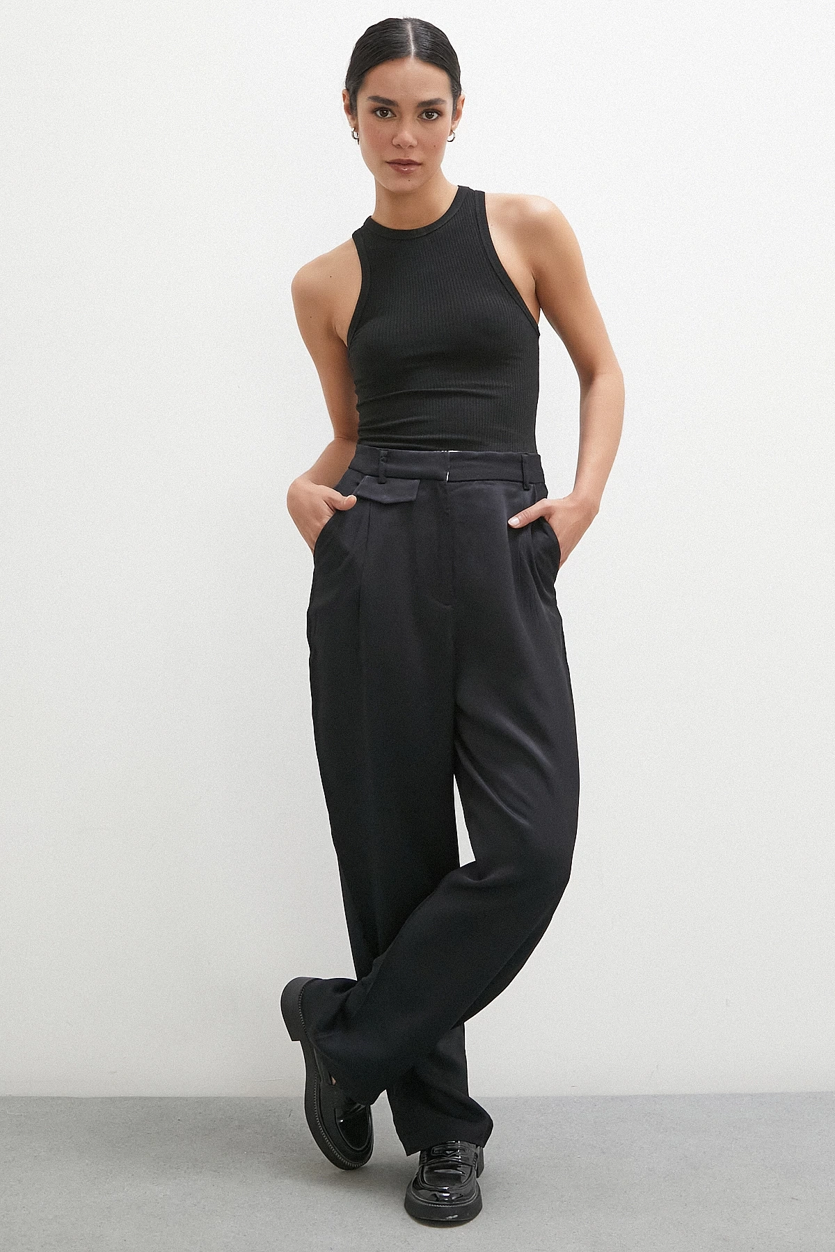 Kemer Detaylı Klasik Pantolon Siyah