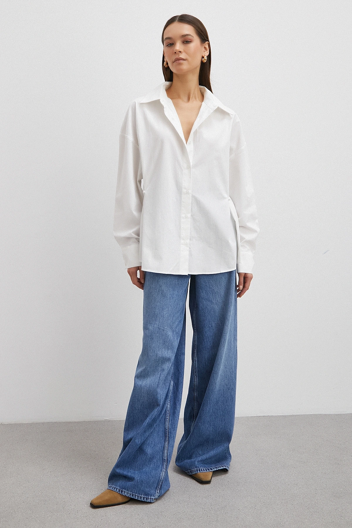 Düğme Detaylı Pamuklu Gömlek Beyaz