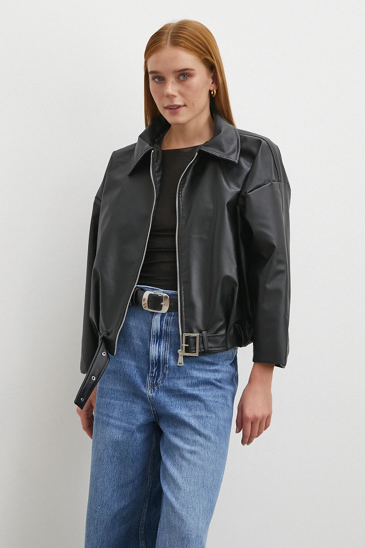 Yakalı Kemer Detaylı Deri Ceket Siyah
