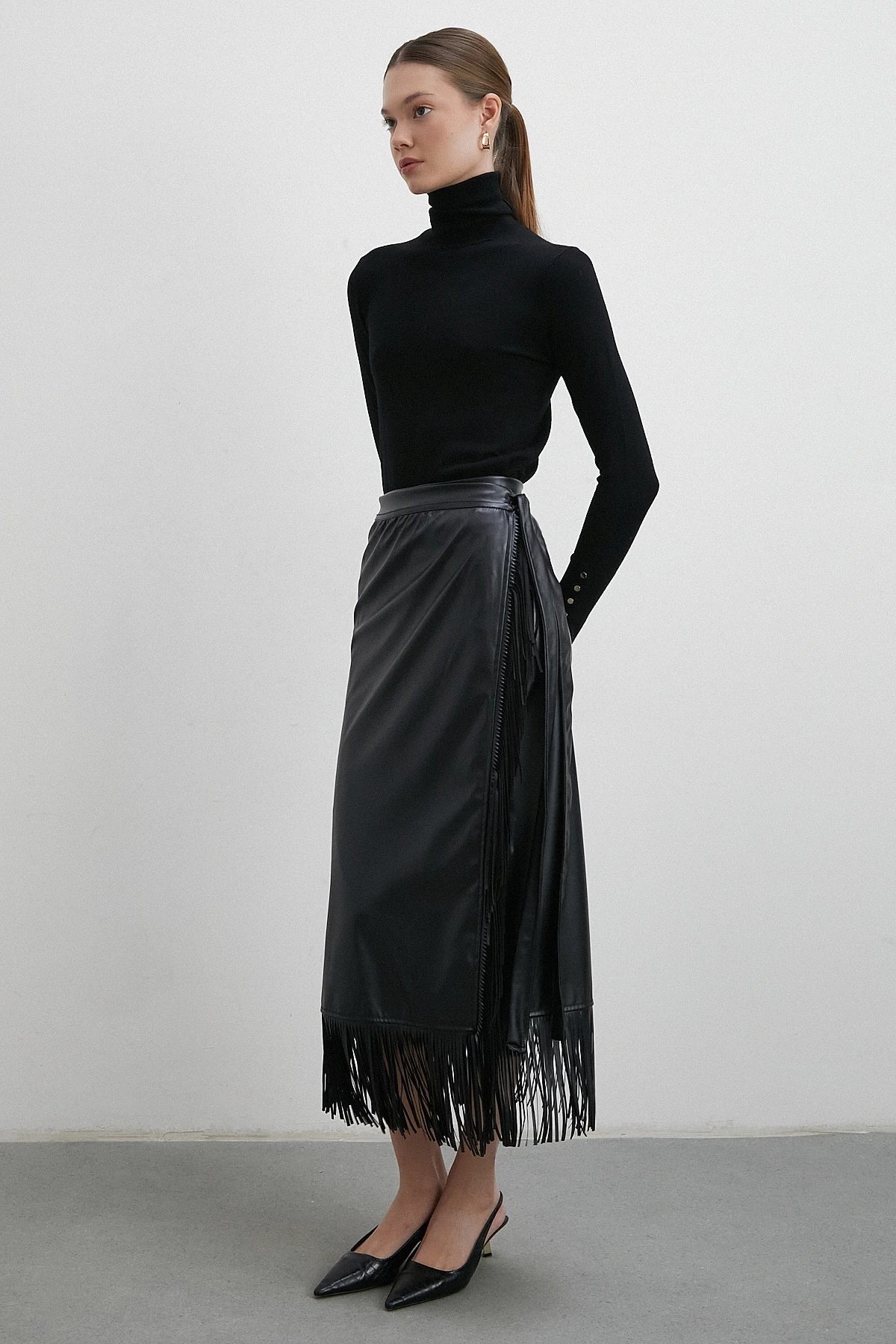 Bağlamalı Püsküllü Deri Etek Siyah