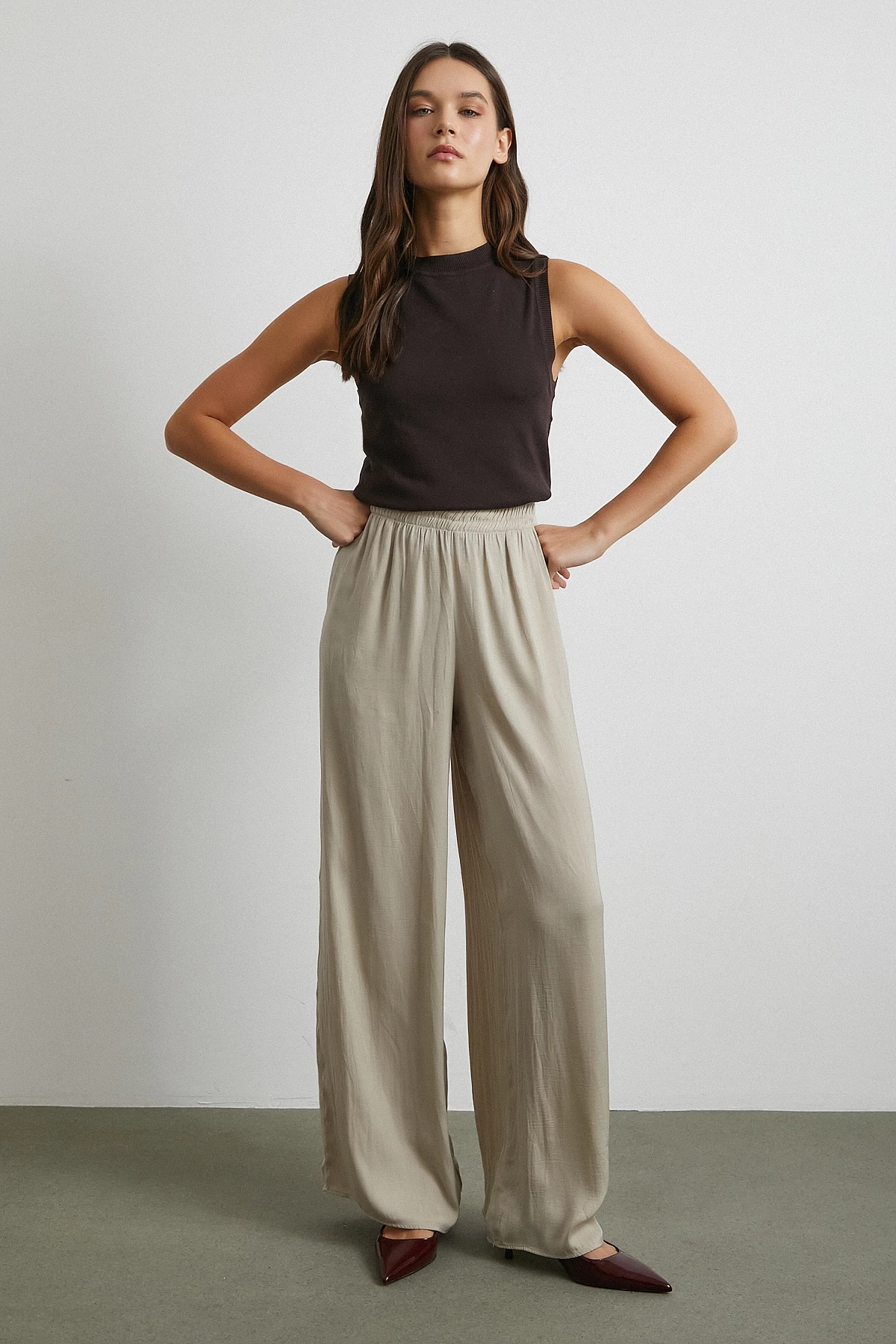 Beli Lastikli Dökümlü Geniş Paça Pantolon Taş