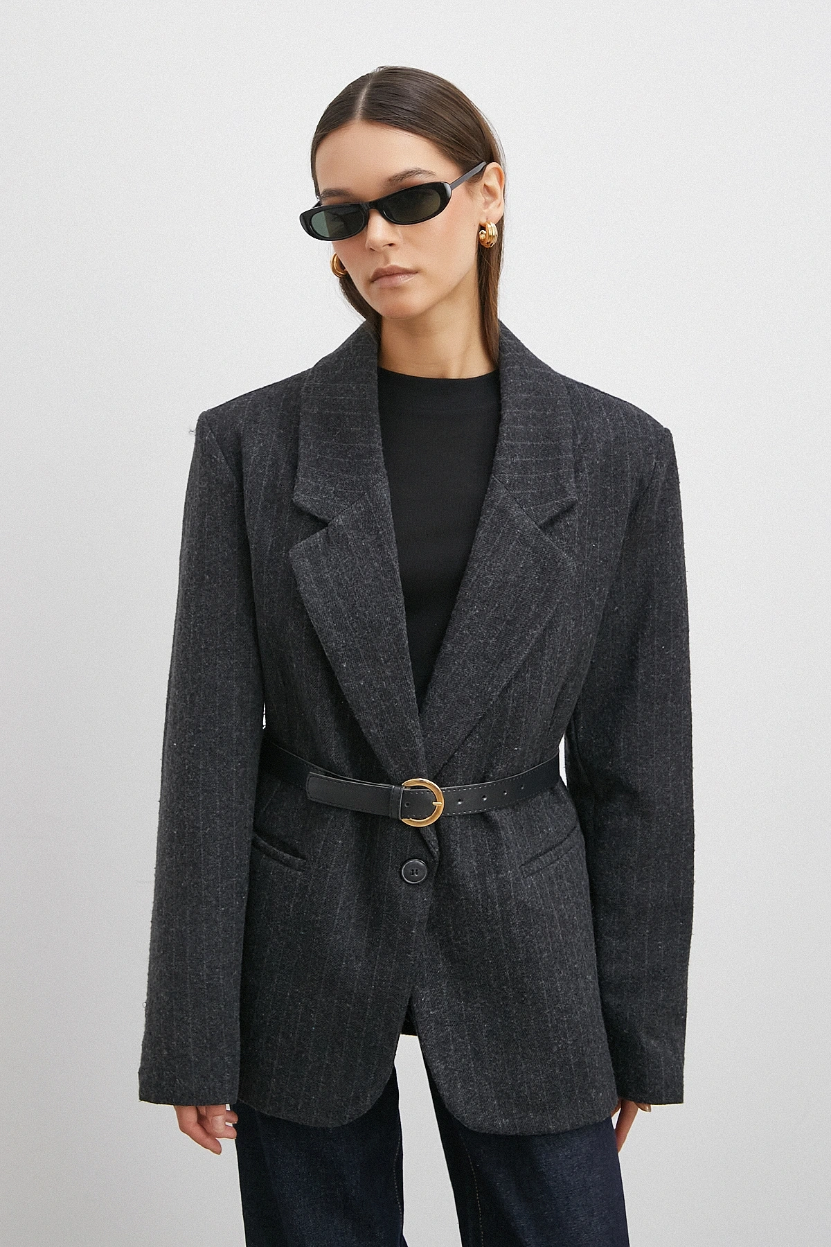 Çizgi Detaylı Kemerli Kaşa Ceket Siyah