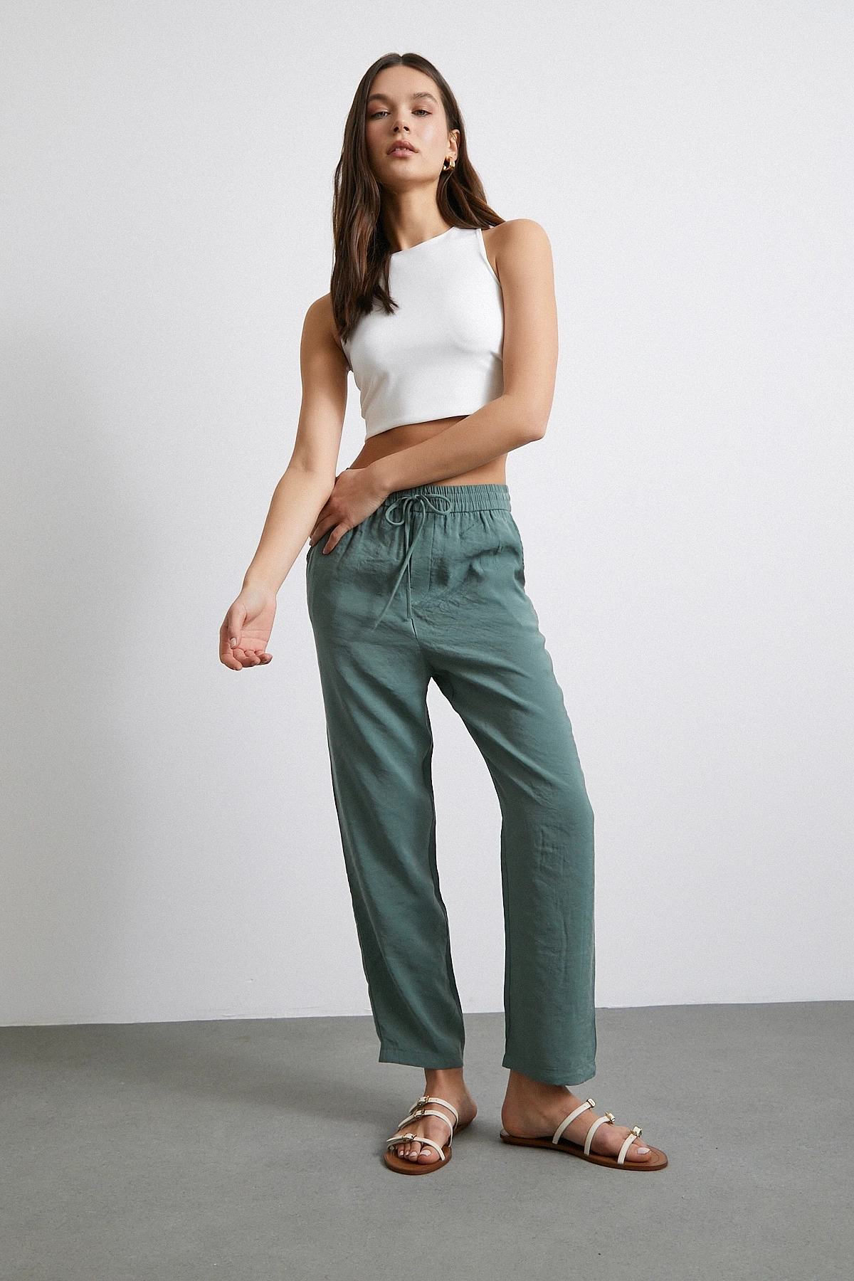 Beli Lastikli Arkası Cepli Rahat Pantolun Haki