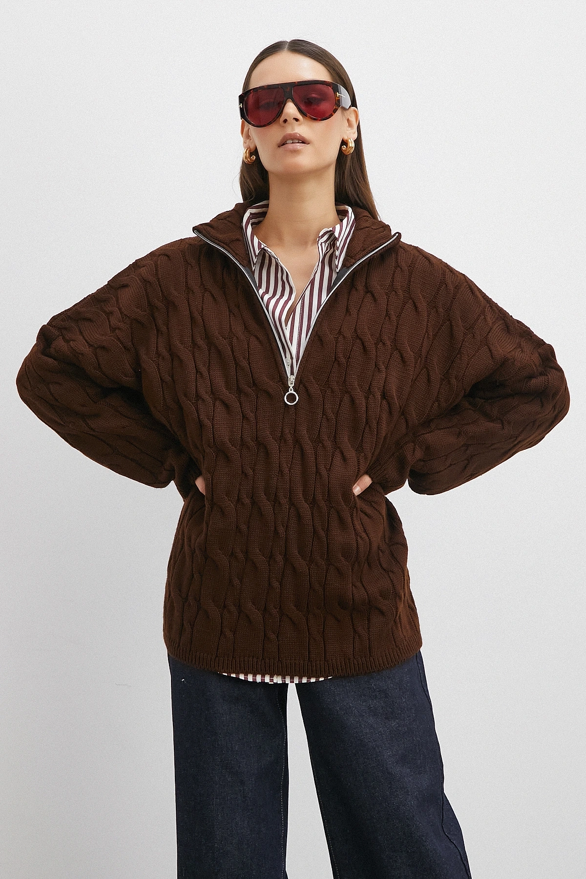 Saç Örgülü Yarım Fermuarlı Kazak Kahve