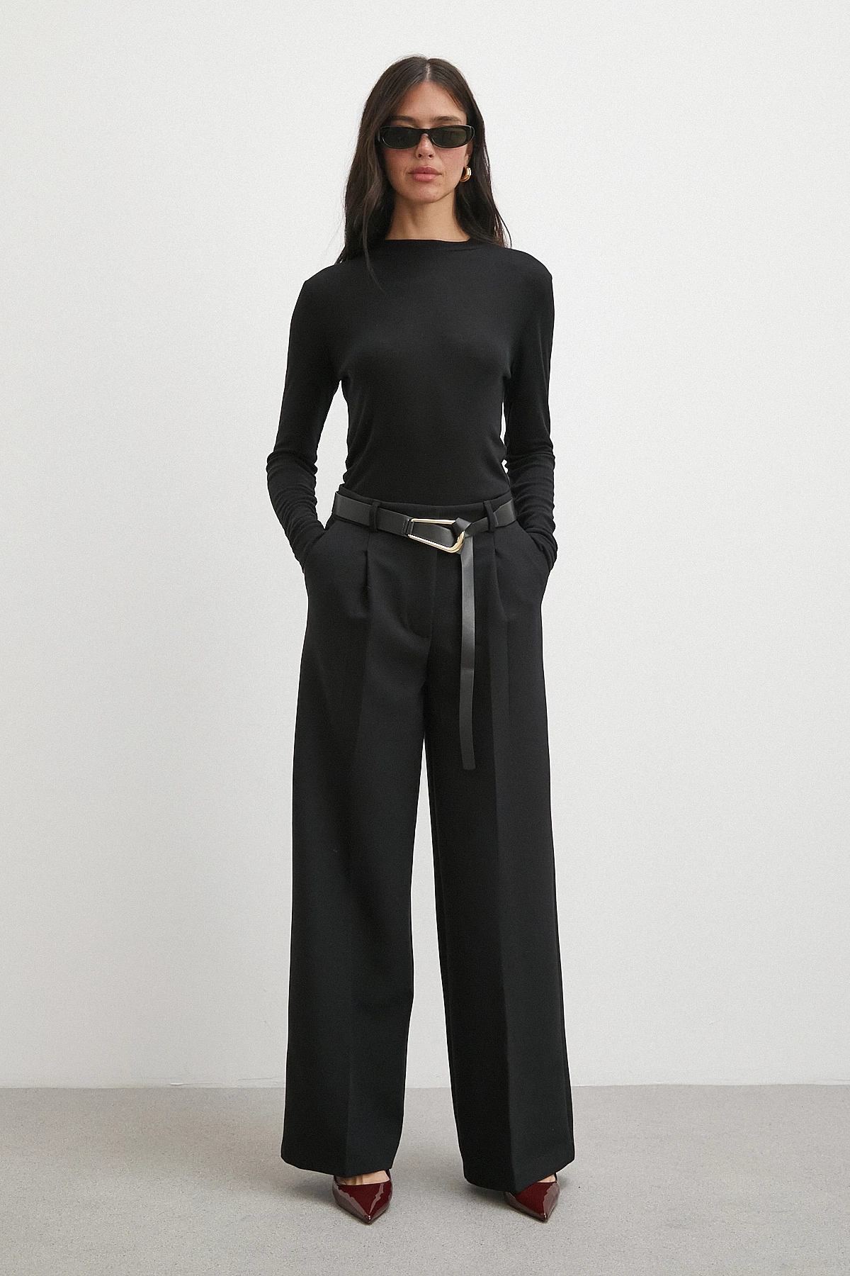 Deri Kemerli Geniş Paça Pantolon Siyah