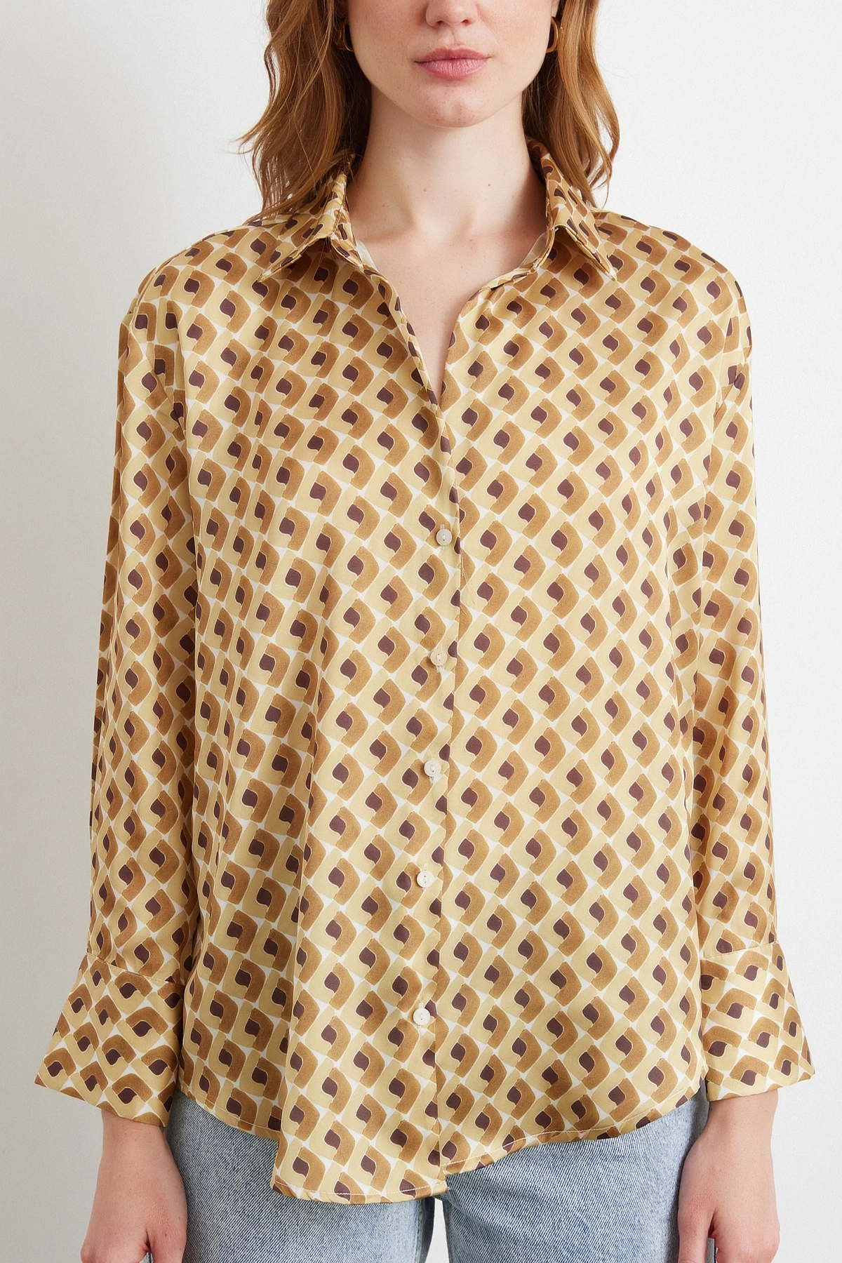 Geometrik Desenli Saten Gömlek Bej