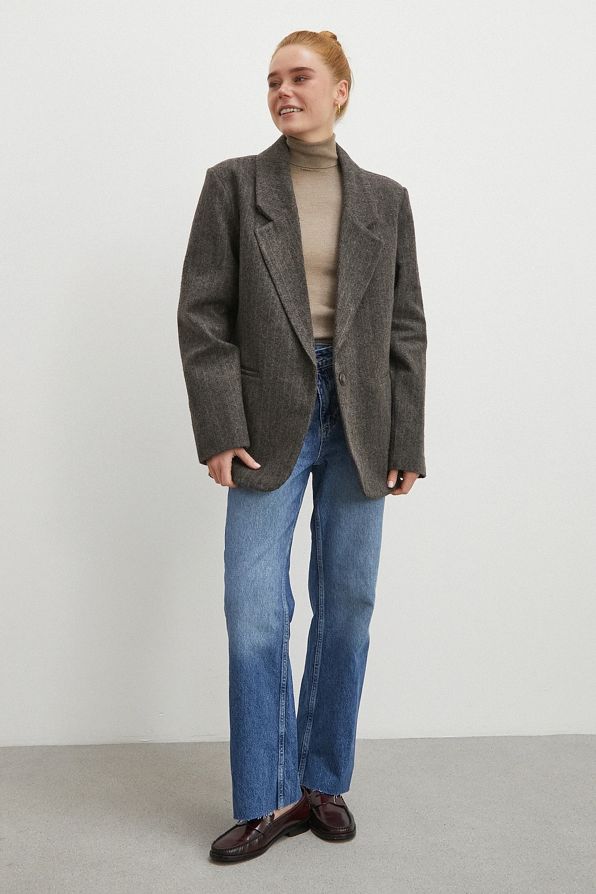 Çapraz Fermuarlı Kesik Paça Düğmeli Jean Lacivert