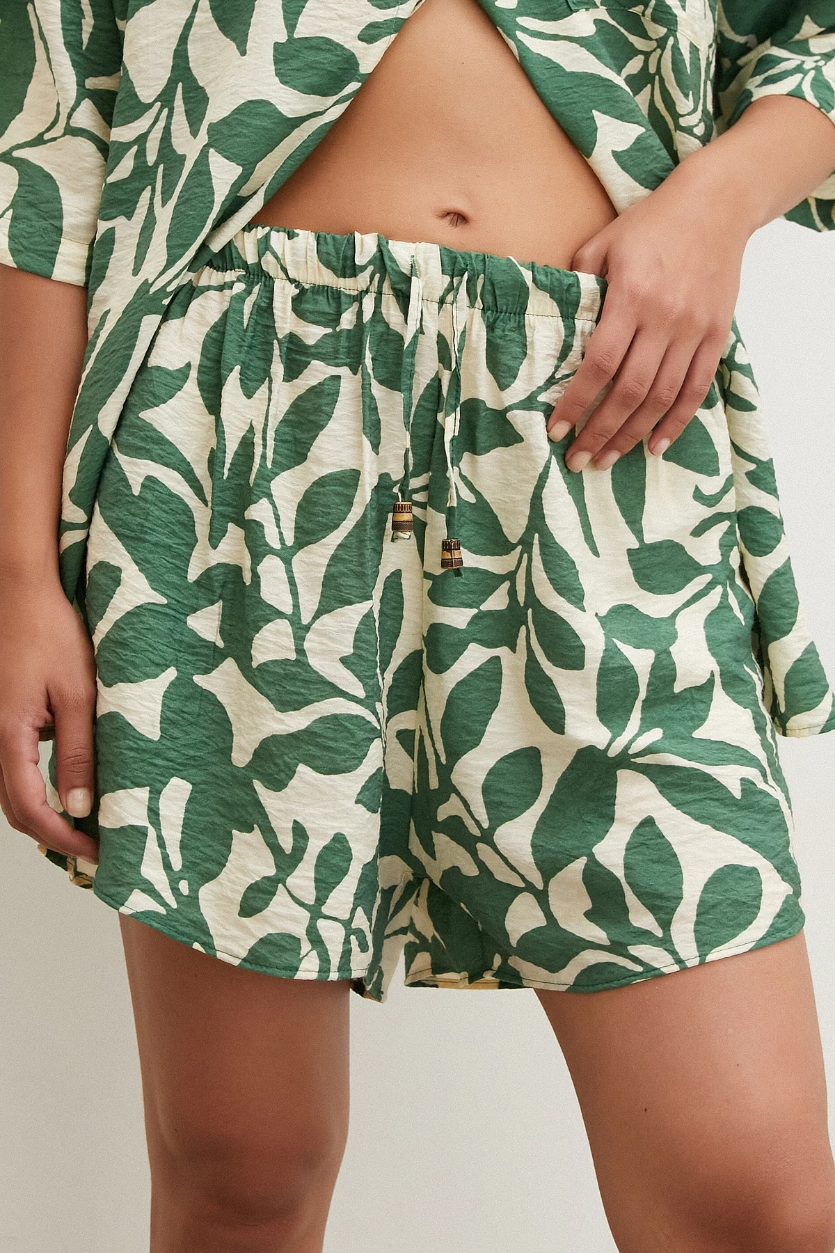Yaprak Desenli Şortlu Takım Yeşil