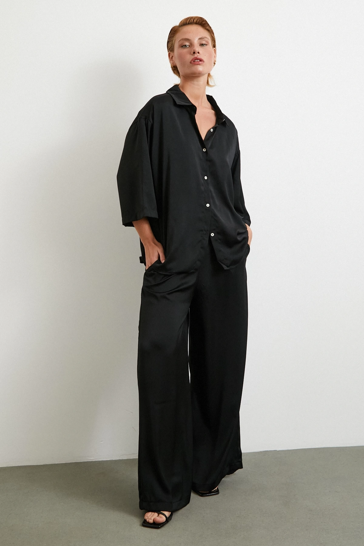 Dökümlü Romantik Pantolon Siyah