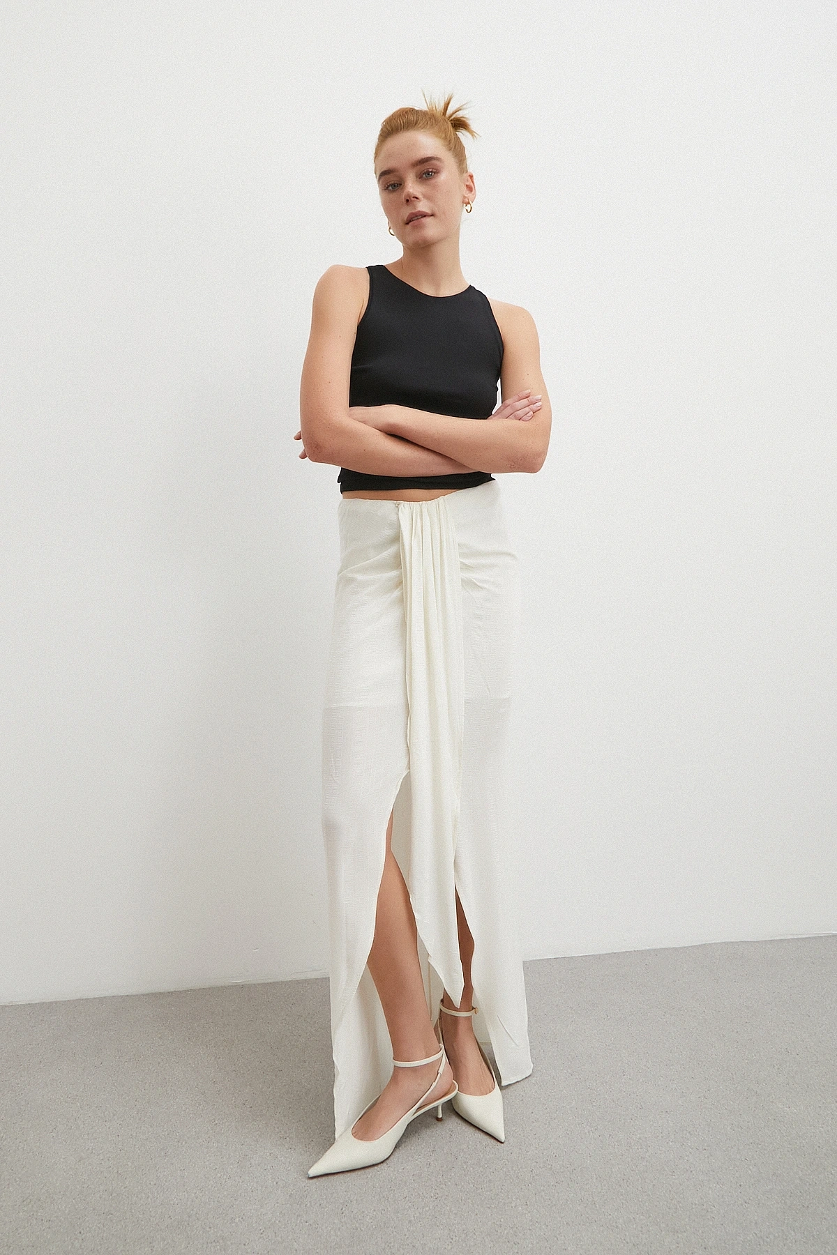 Önü Bağlamalı Yırtmaçlı Etek Ekru