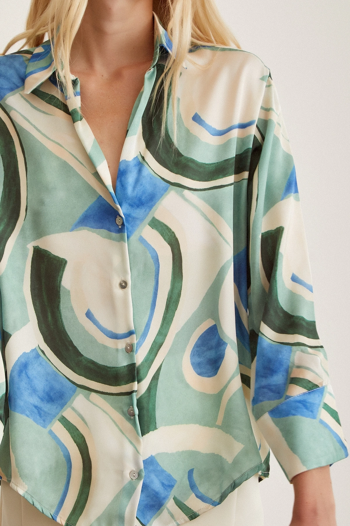 V Yaka Desenli Saten Gömlek Mavi