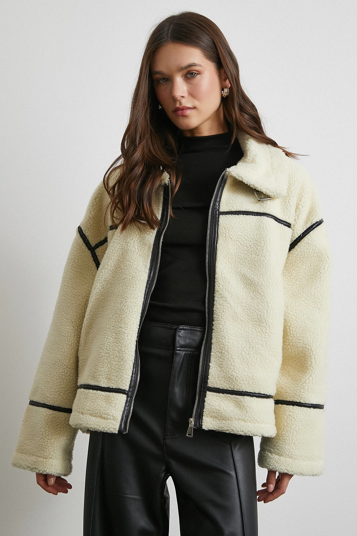 Ters Detay Lamine Biker Ceket Krem