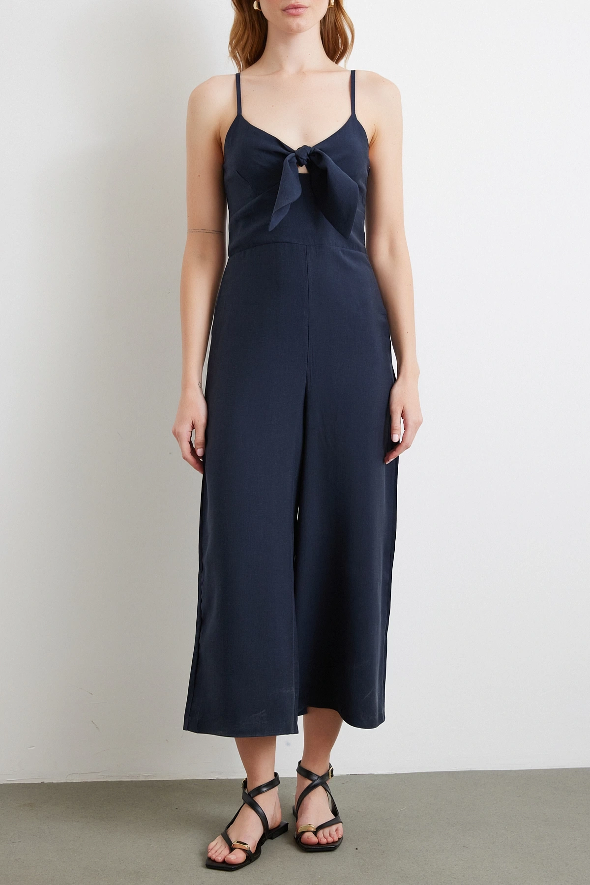 Fiyonklu Askılı Tulum Lacivert