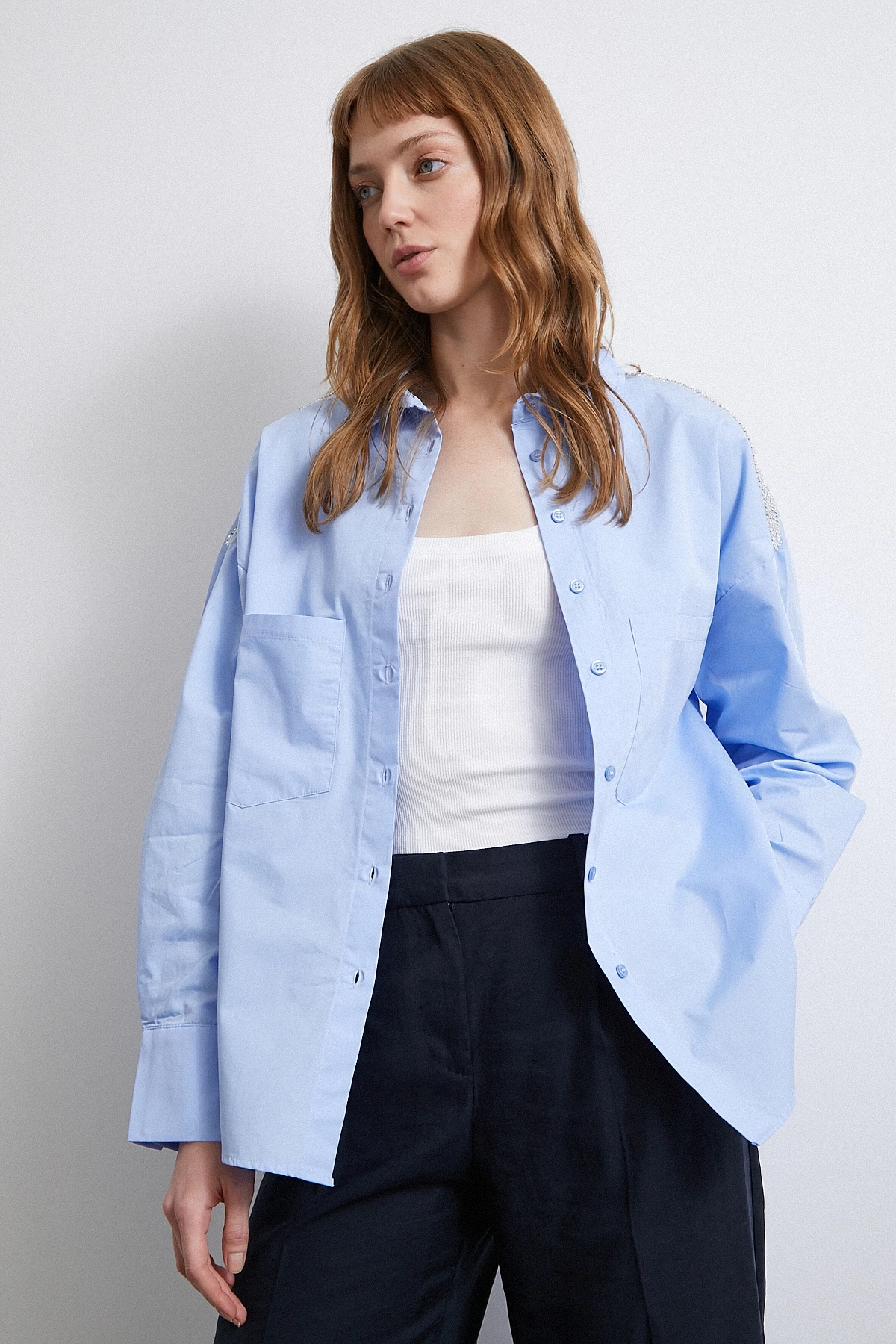 Omuzda Boncuk Detaylı  Oversize Gömlek Mavi