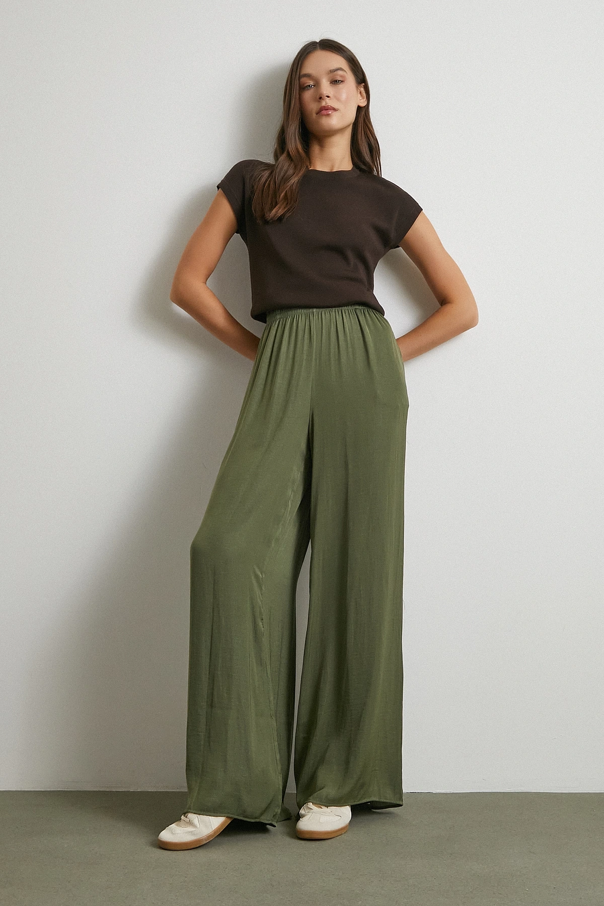 Beli Lastikli Dökümlü Geniş Paça Pantolon Haki