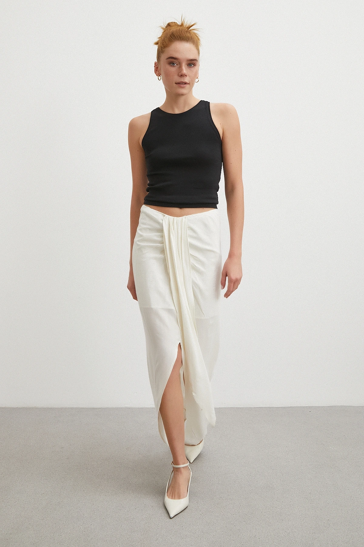 Önü Bağlamalı Yırtmaçlı Etek Ekru