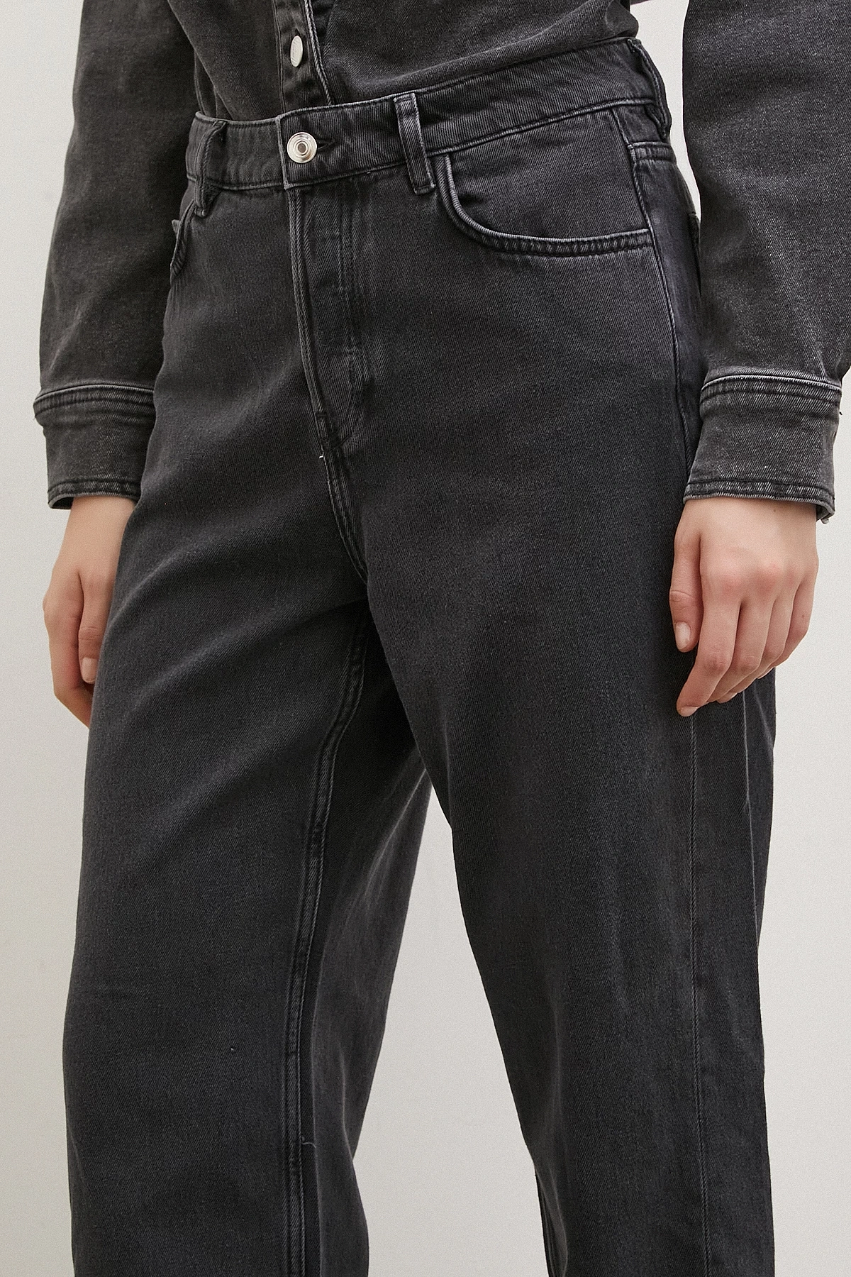 Yüksek Bel Kesik Paça Mom Jean Siyah