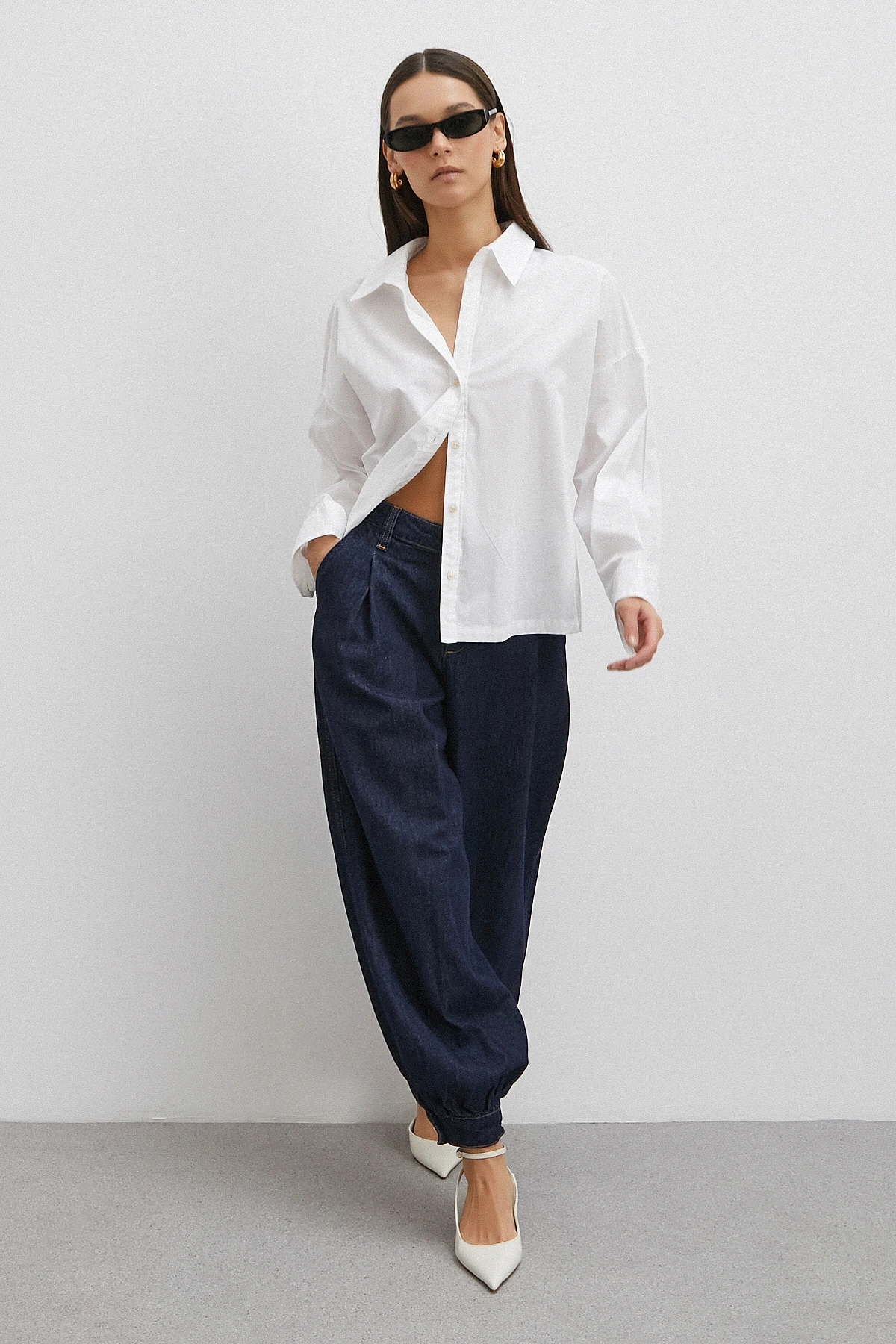 Paçası Düğmeli Yüksek Bel Mom Jean Lacivert