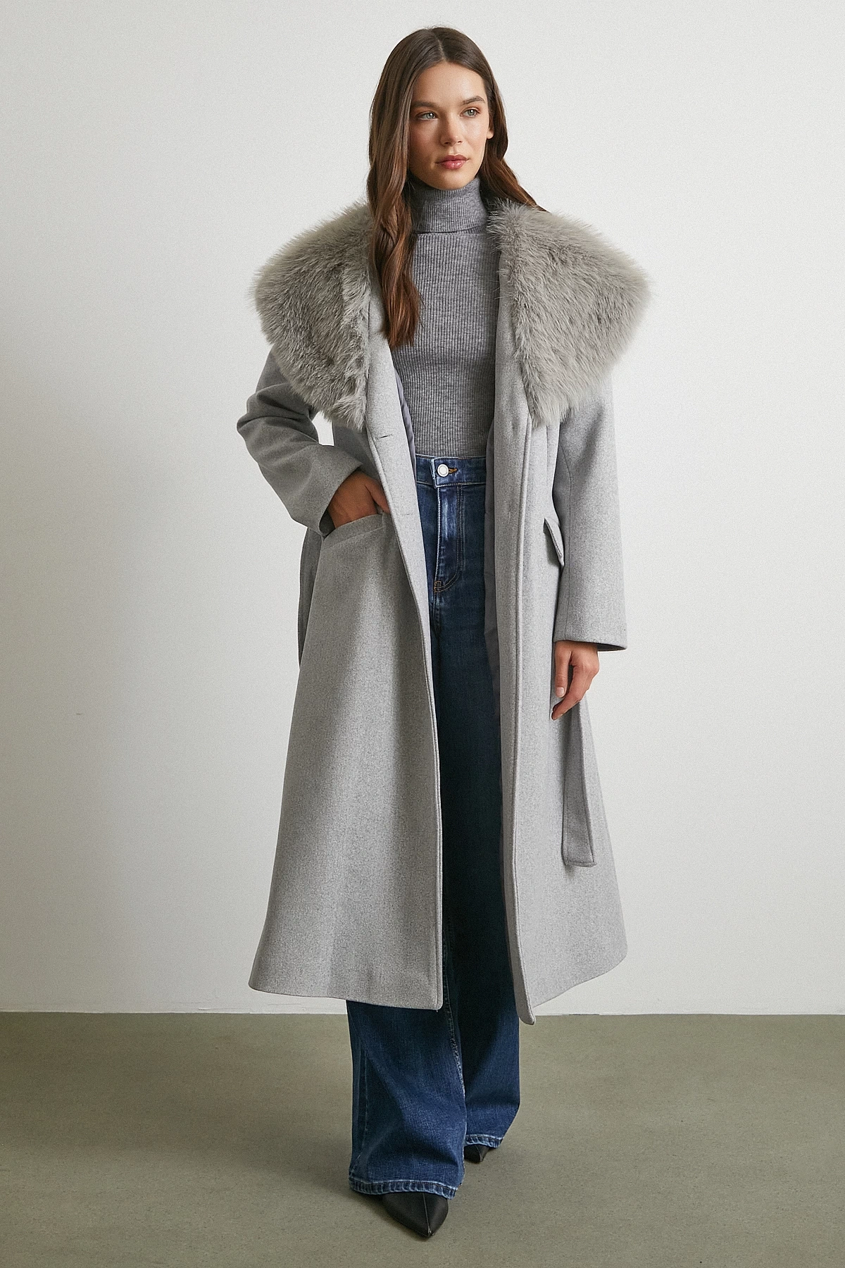 Kürk Yaka Kuşaklı Kaşe Kaban Gri