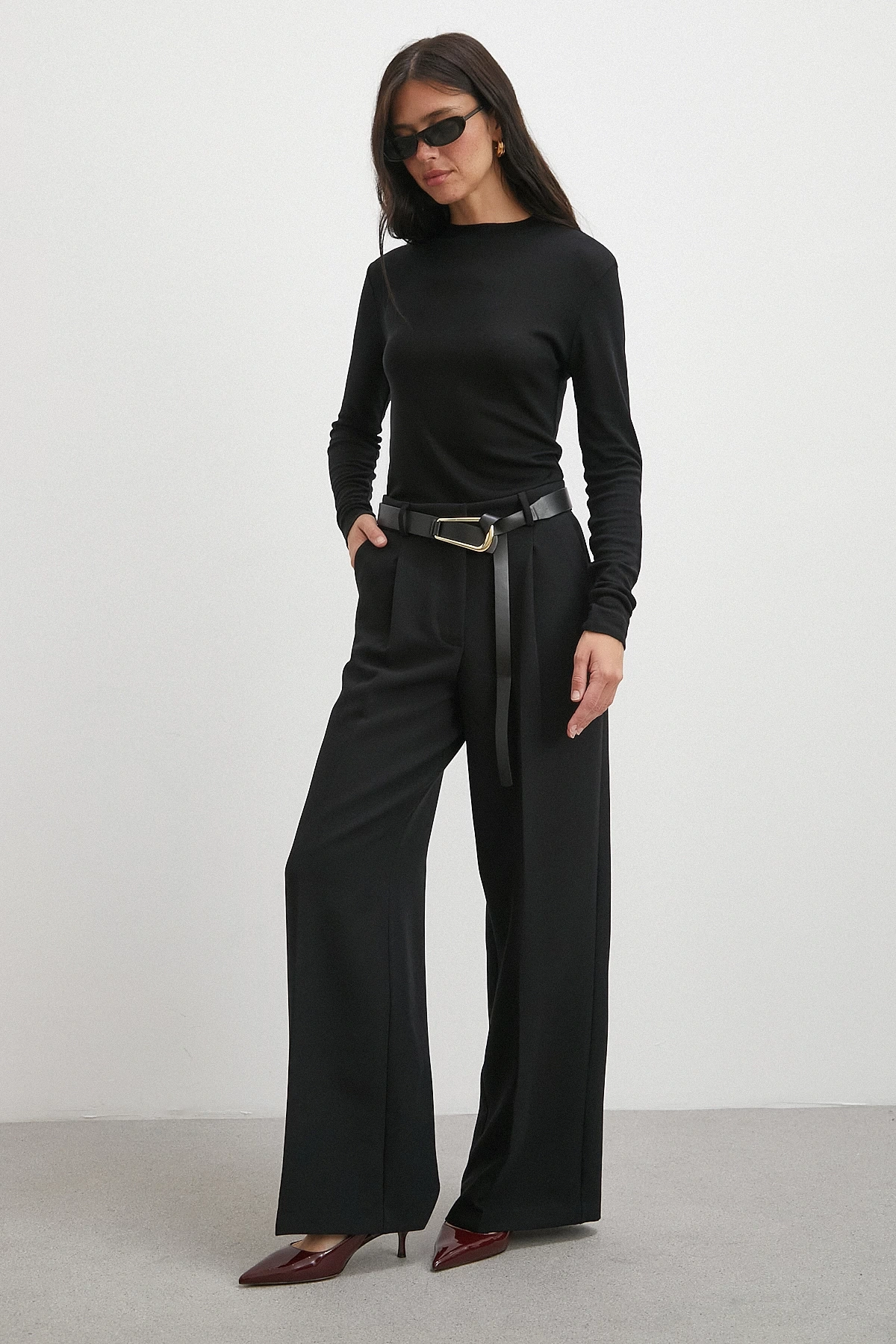 Deri Kemerli Geniş Paça Pantolon Siyah