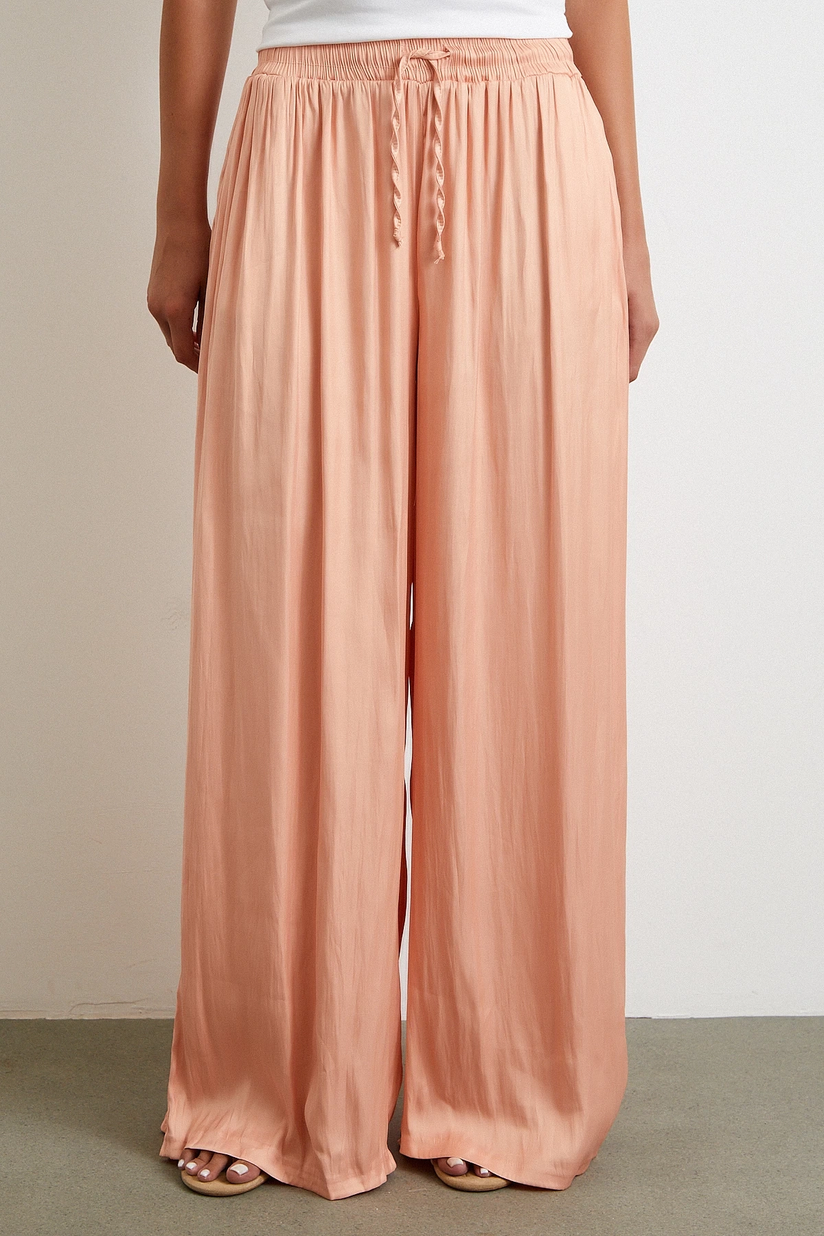 Beli Lastikli Geniş Paça Büzgülü Pantolon Pudra