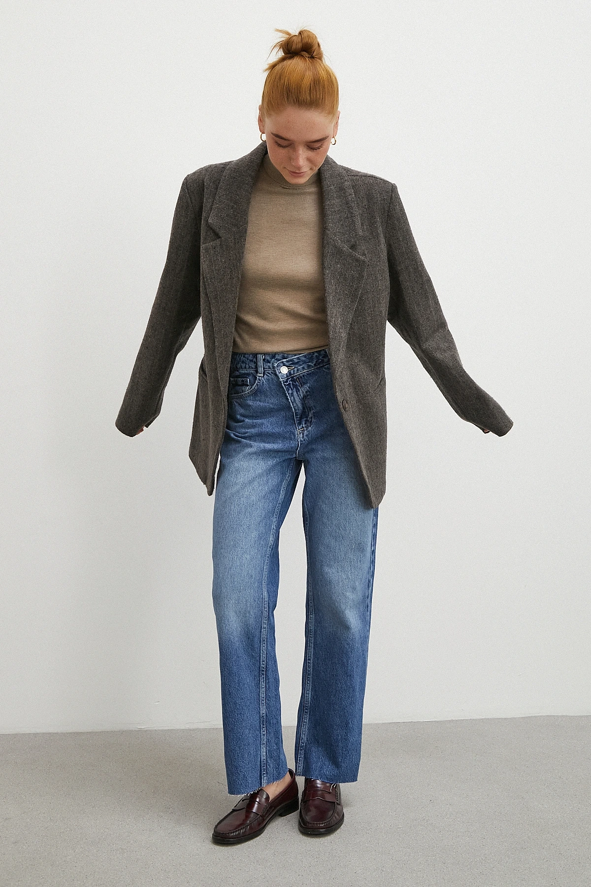 Çapraz Fermuarlı Kesik Paça Düğmeli Jean Lacivert