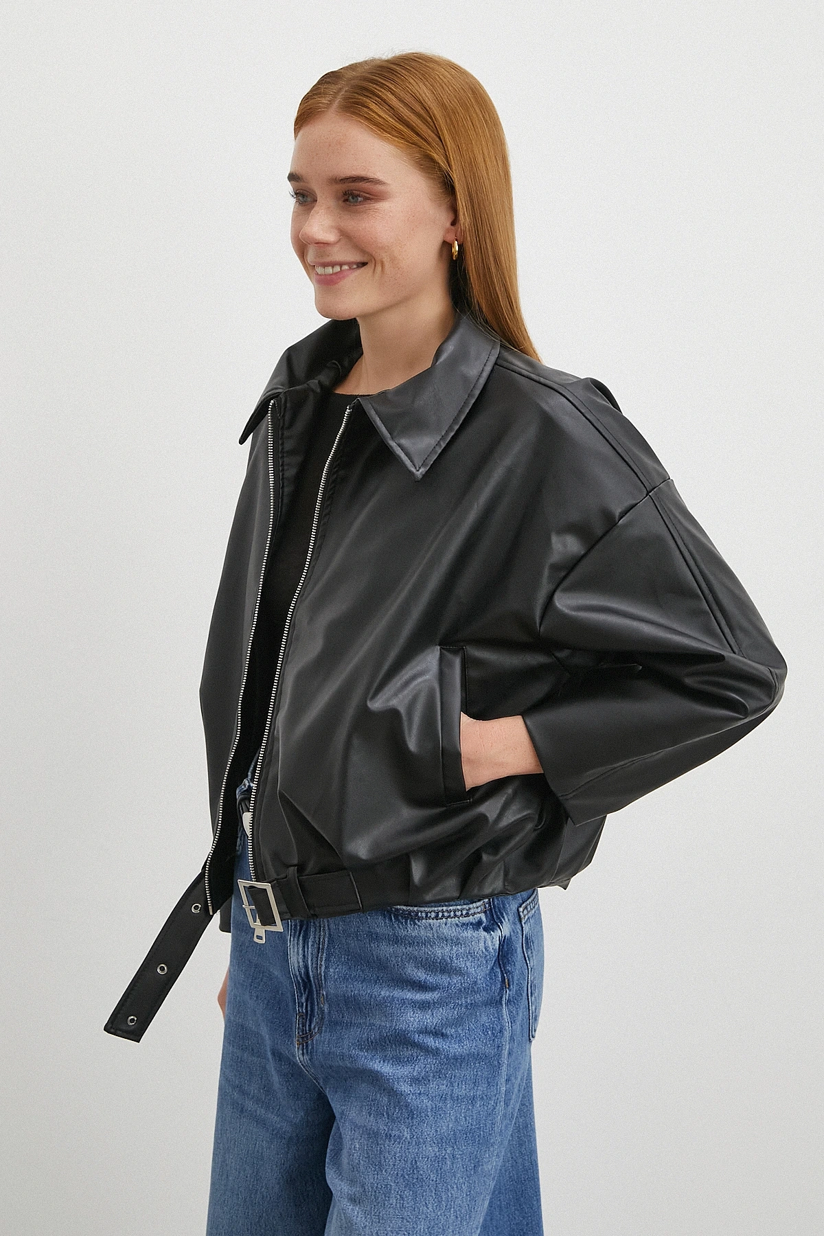Yakalı Kemer Detaylı Deri Ceket Siyah