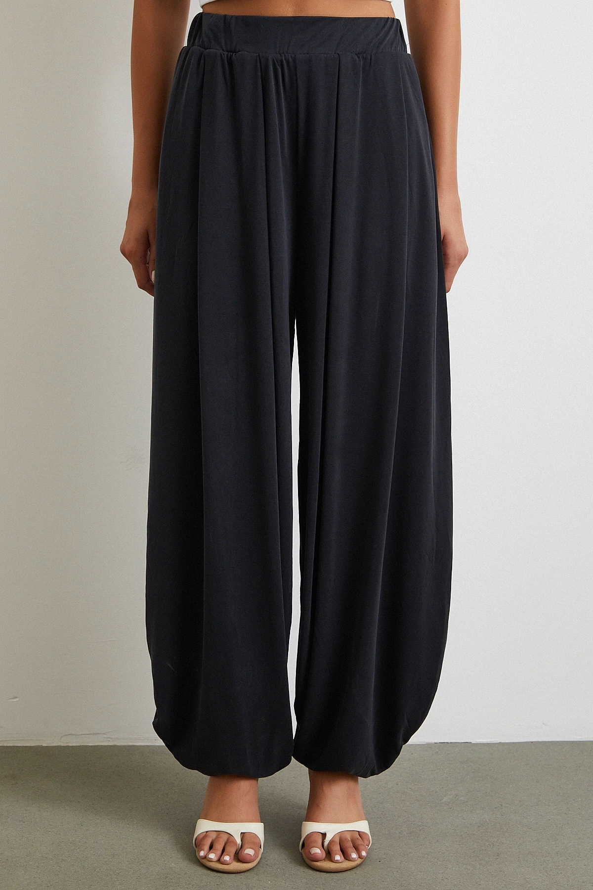 Paça Detaylı Şalvar Pantolon Antirasit