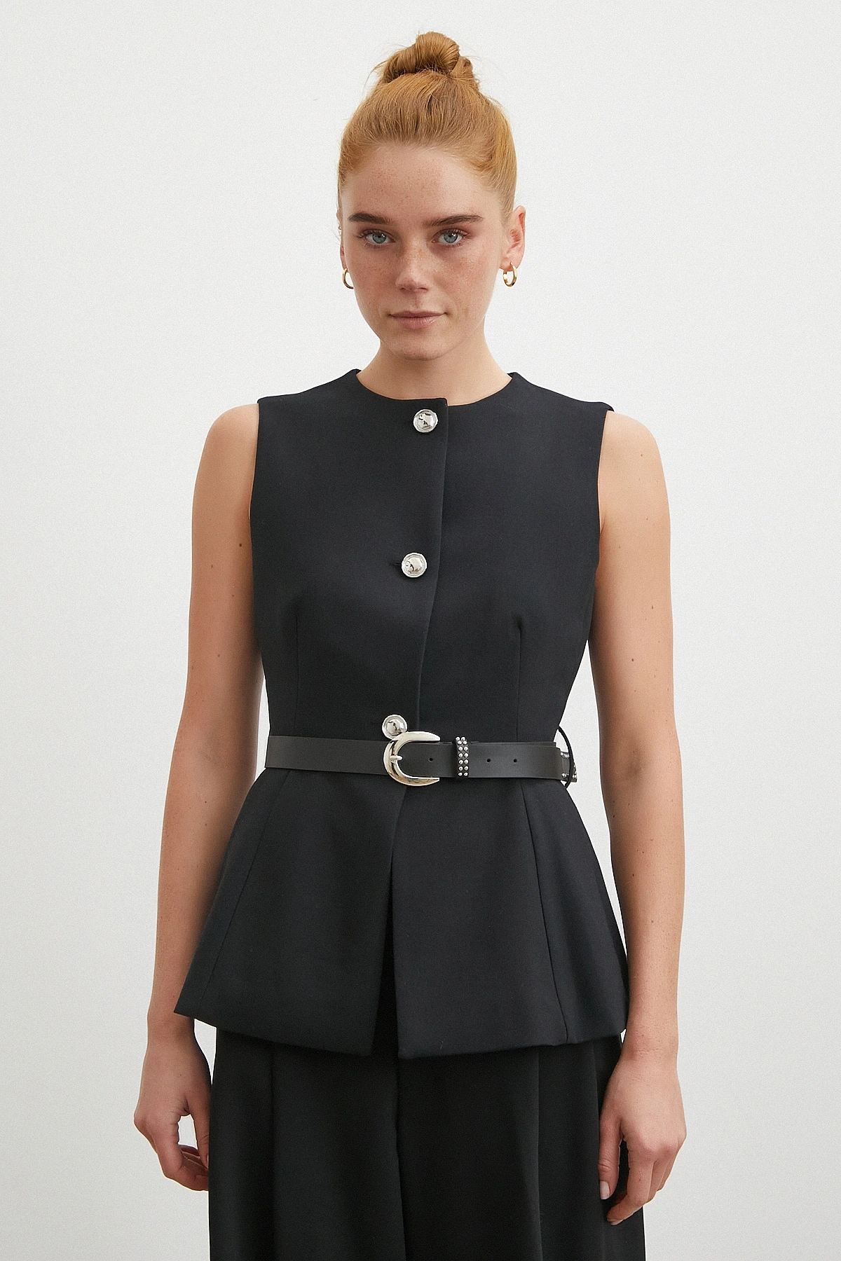 Kemerli Bisiklet Yaka Üç Düğmeli Yelek Siyah