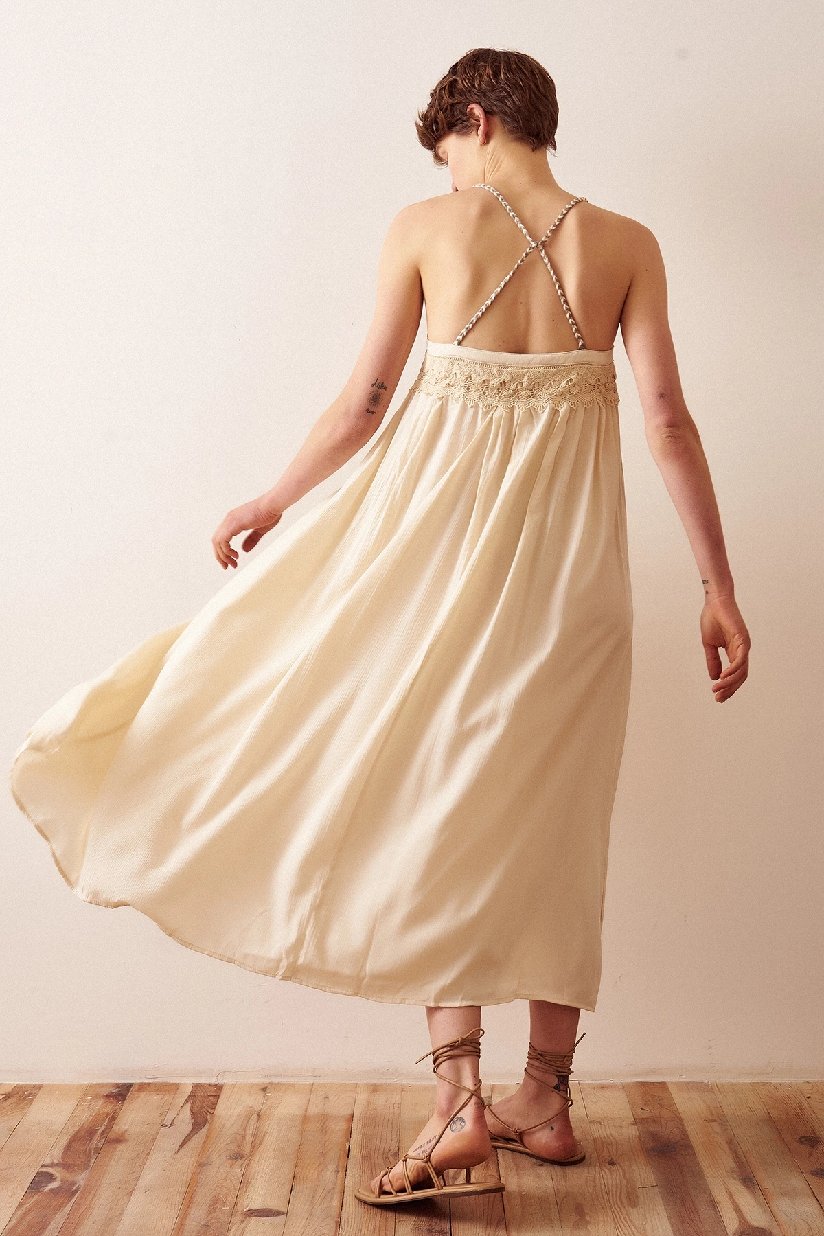 Dantel Detaylı Askılı Salaş Elbise Krem