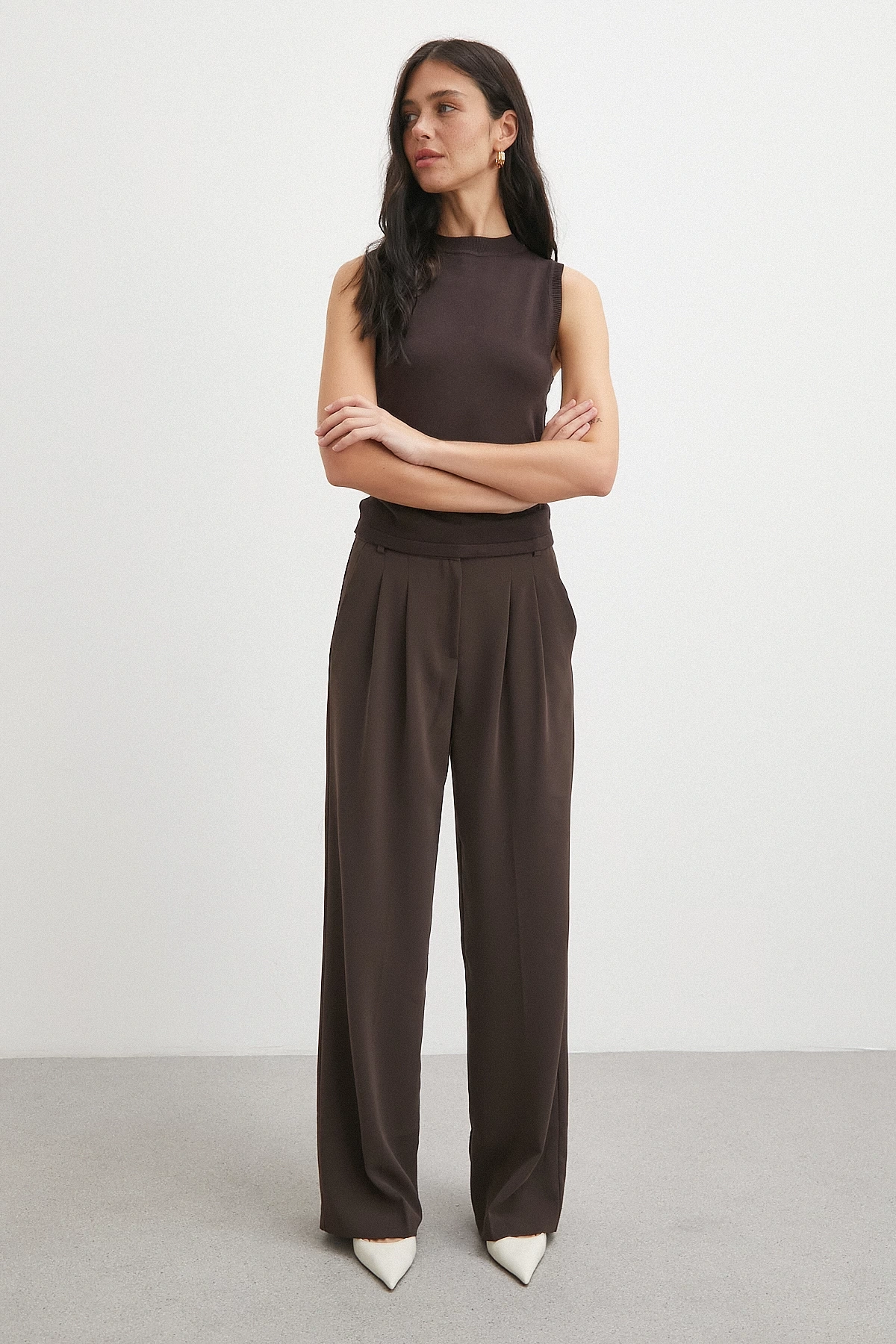 Beli Lastikli Pileli Geniş Paça Pantolon Kahve