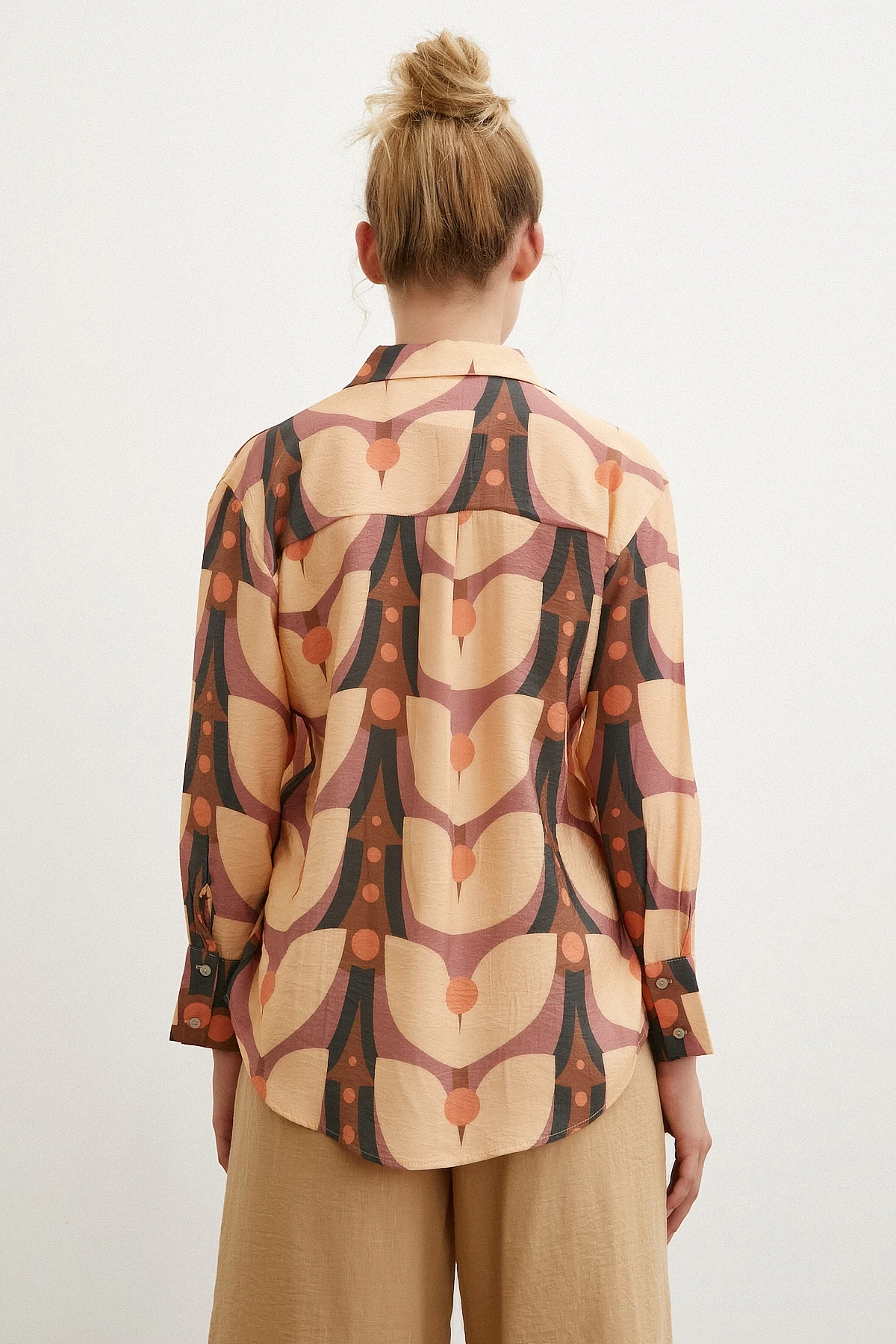 Desenli V Yaka Modal Gömlek Camel