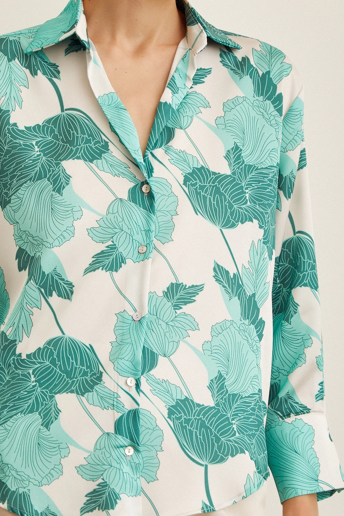 V Yaka Saten Gömlek Yeşil