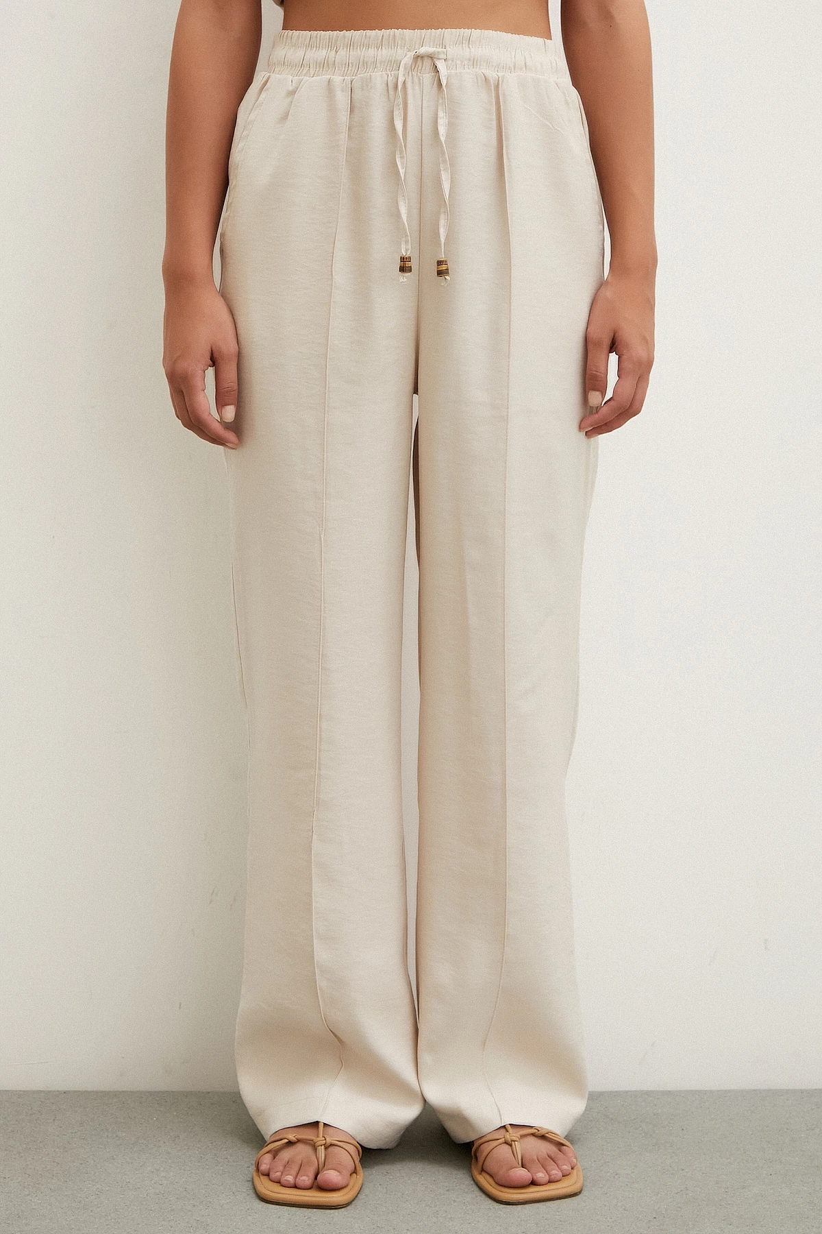 Belden Bağlamalı Pantolon Bej