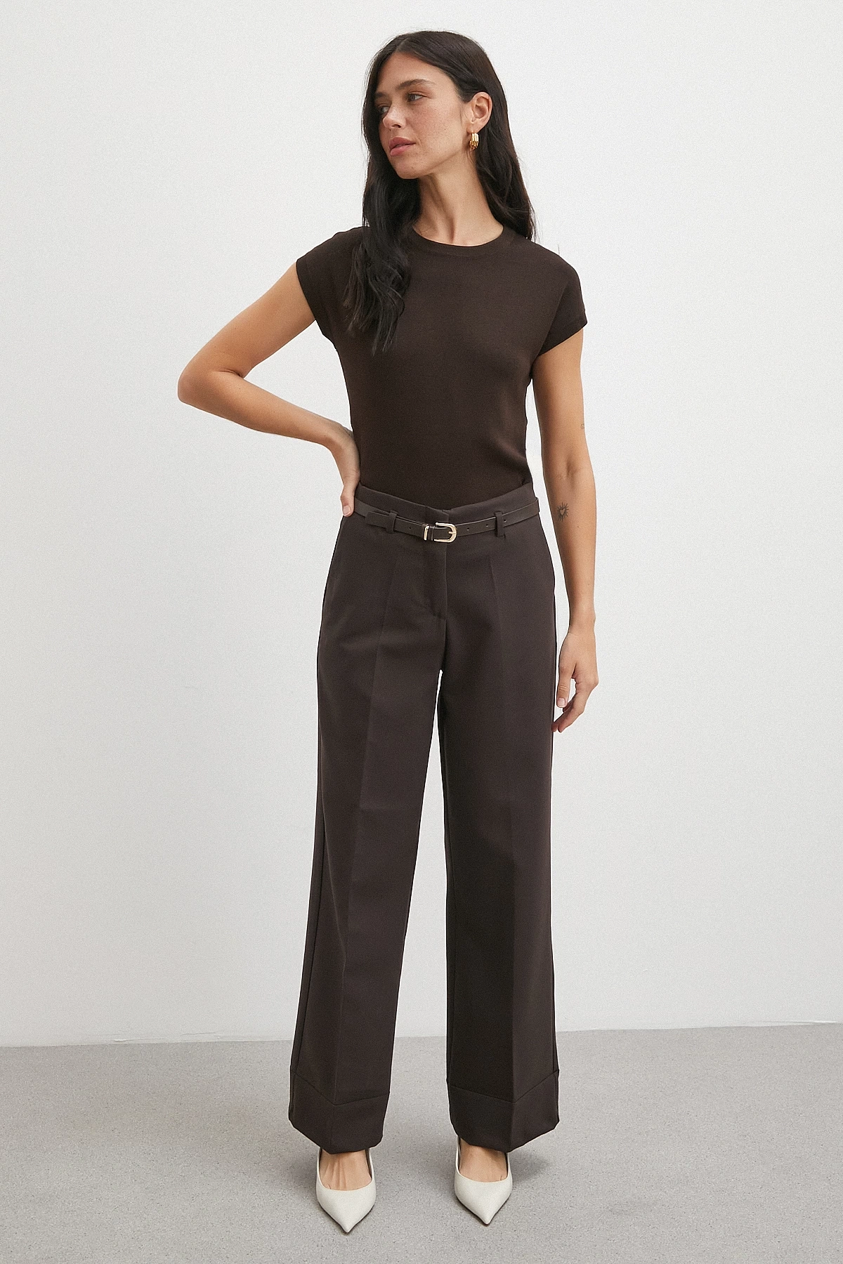 Yüksek Bel Paça Detaylı Kemerli Pantolon Kahve