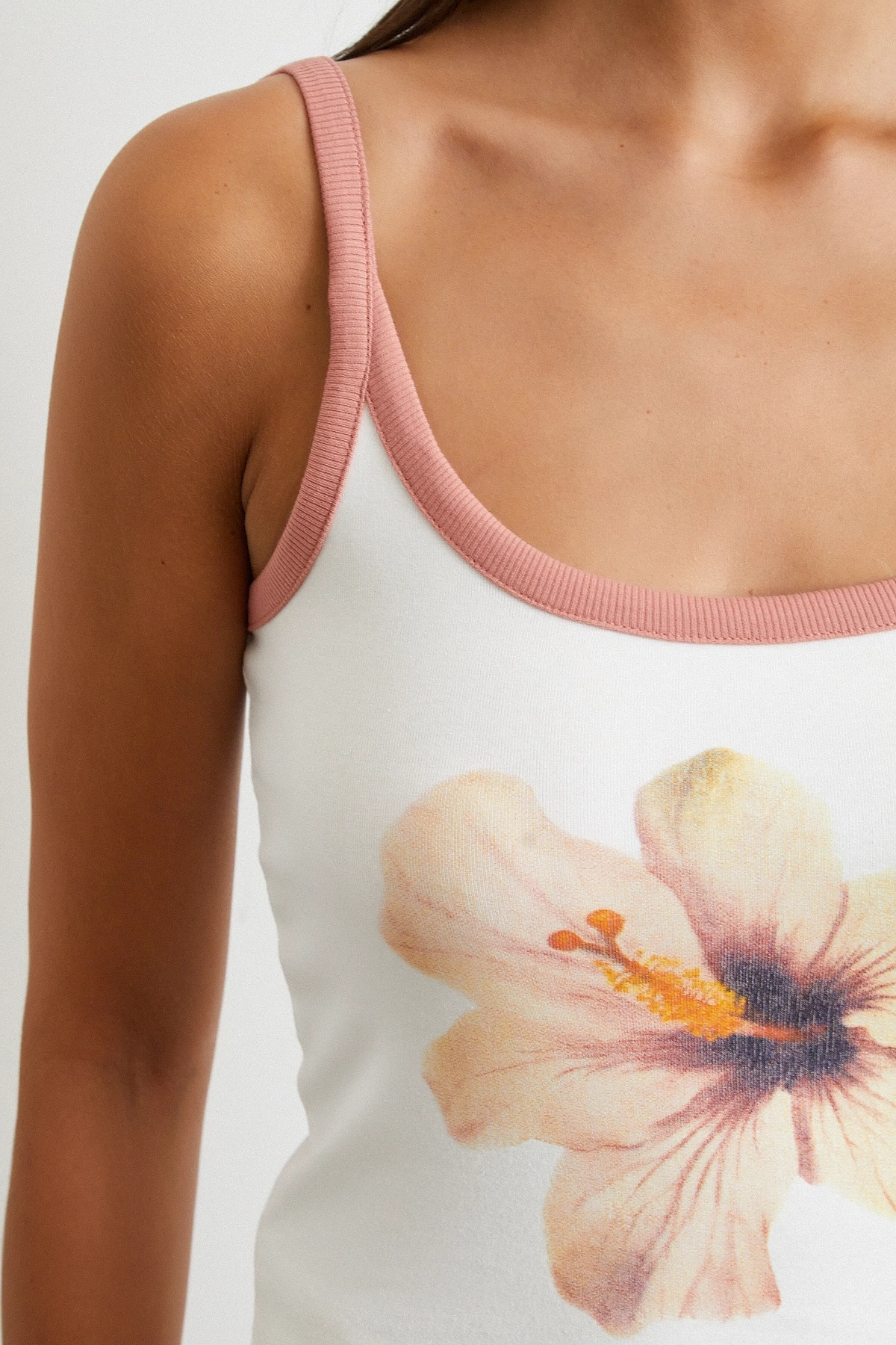 Çiçek Baskılı Askılı Top Ekru