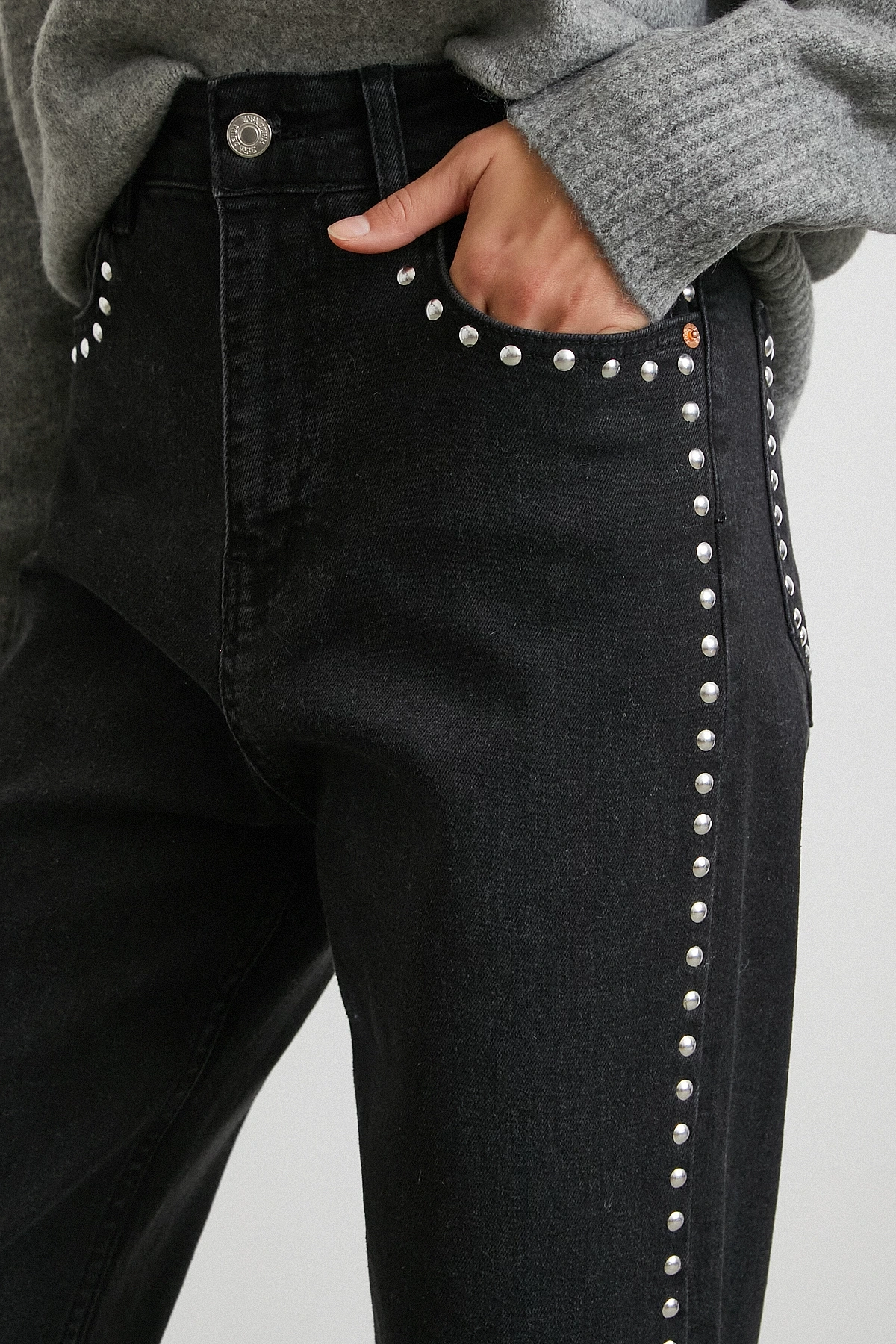 Taş İşlemeli Yüksek Bel Kesik Paça Jean Siyah