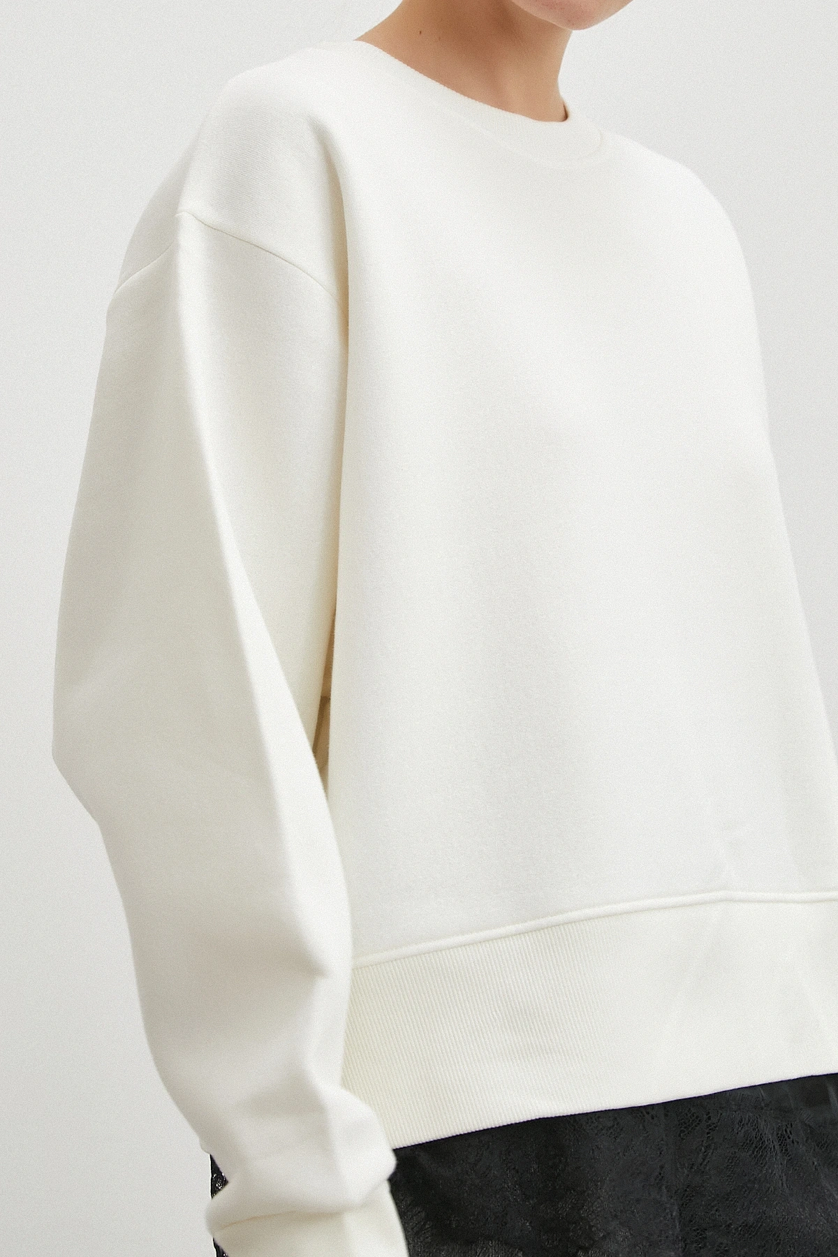 Eteği Dantelli Oversize Sweatshirt Beyaz