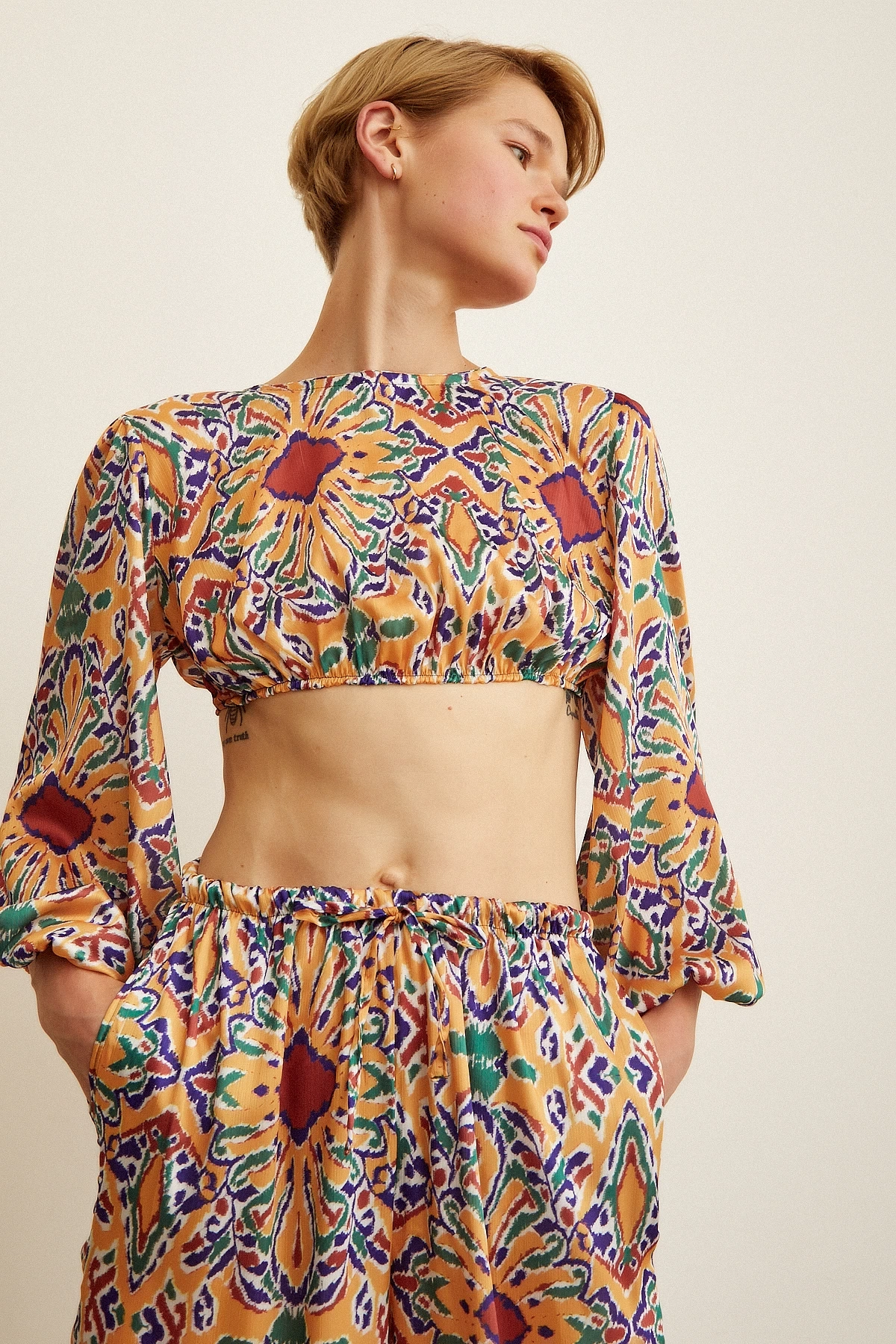 Sırt Dekolteli Crop Hardal