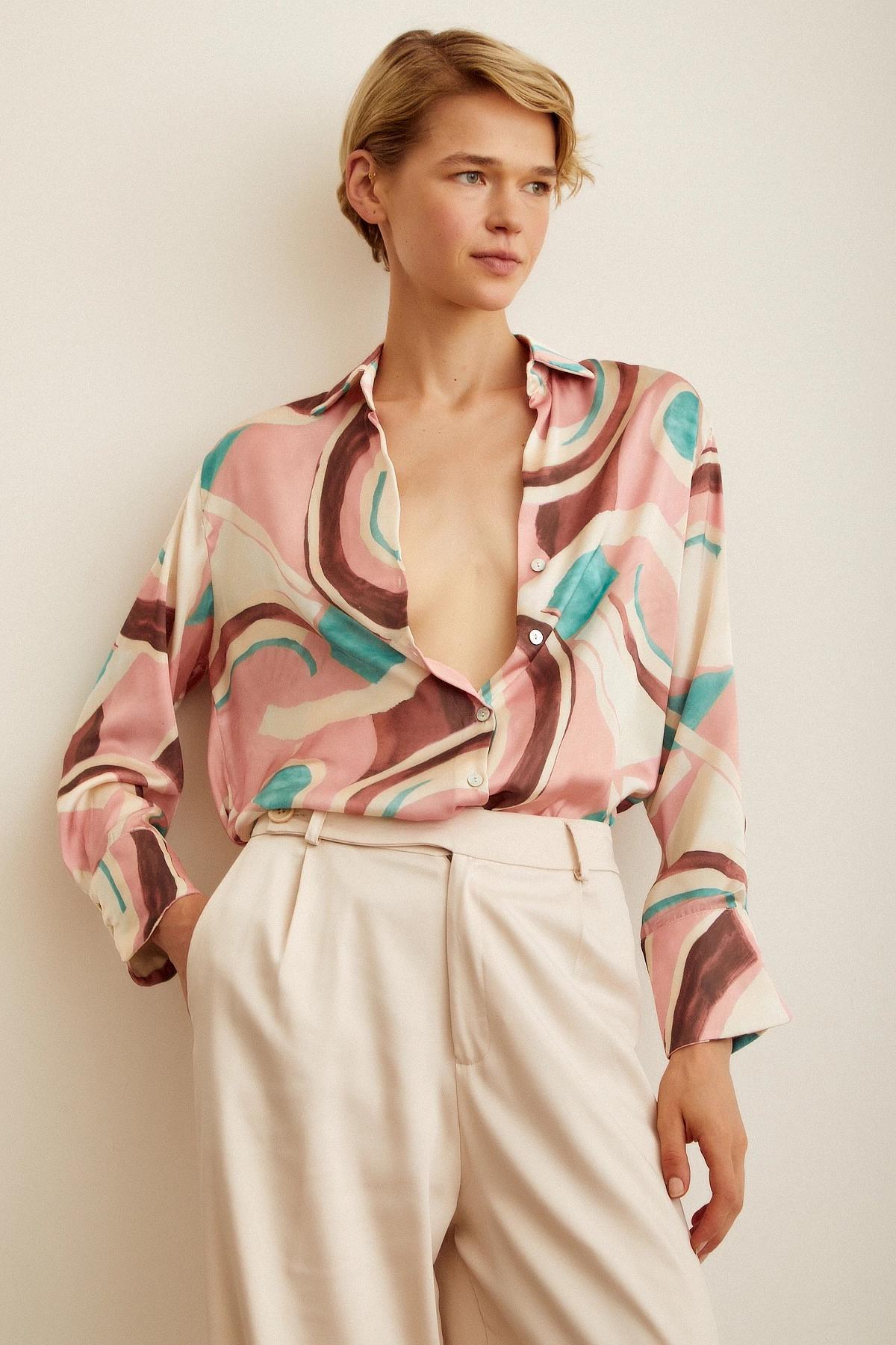 V Yaka Desenli Saten Gömlek Pembe