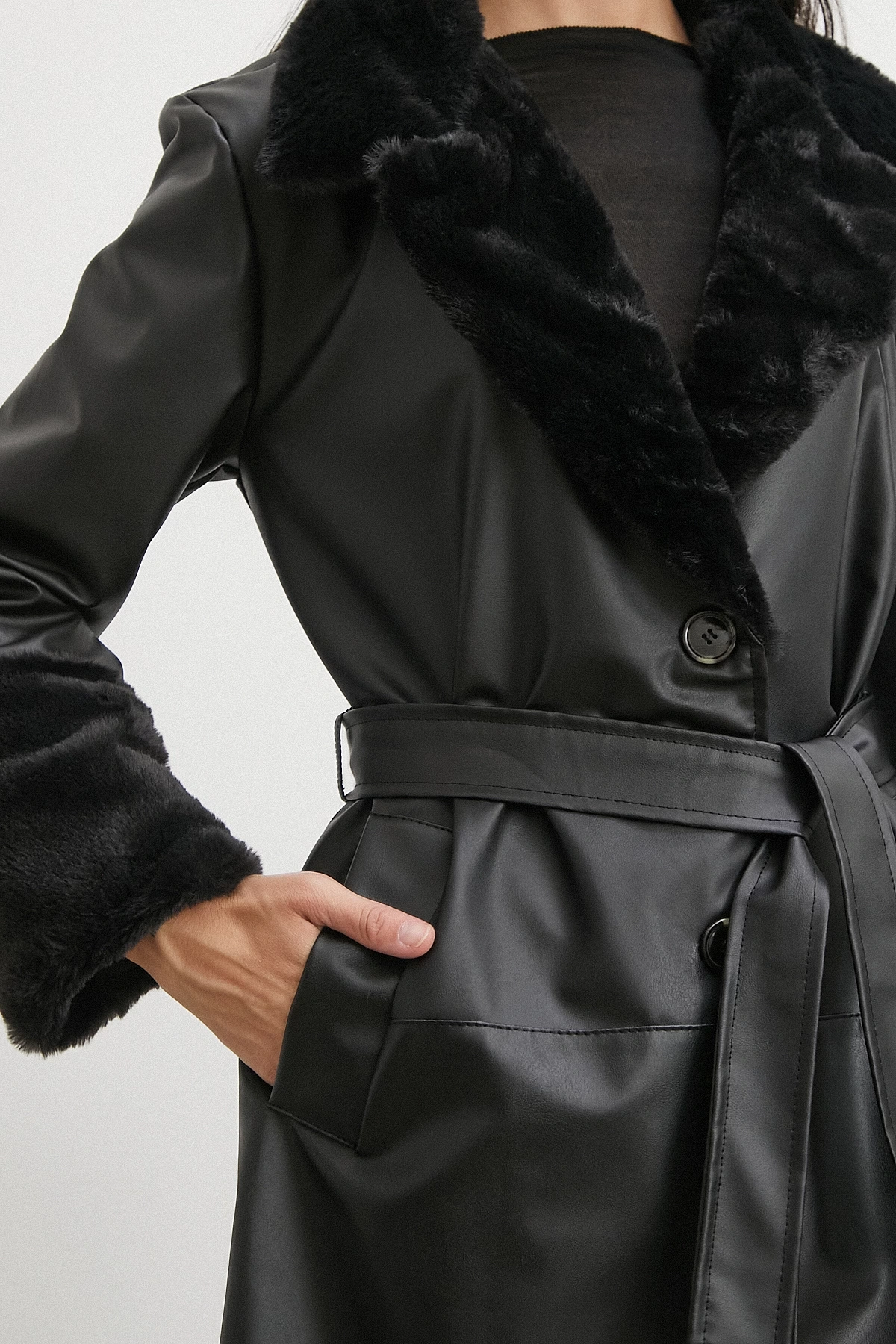 Kürklü Kuşaklı Deri Pardesü Siyah