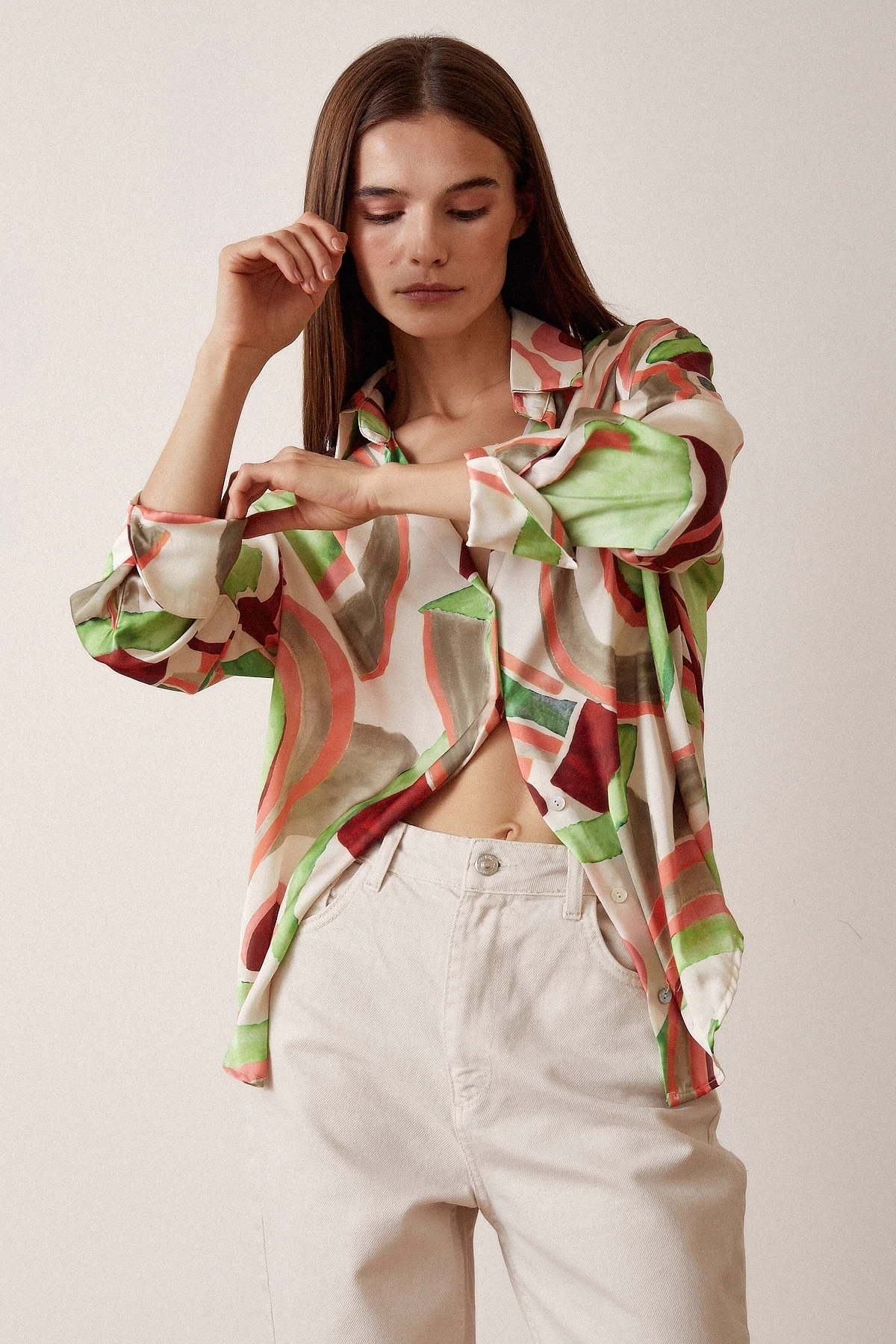 V Yaka Desenli Saten Gömlek Mint