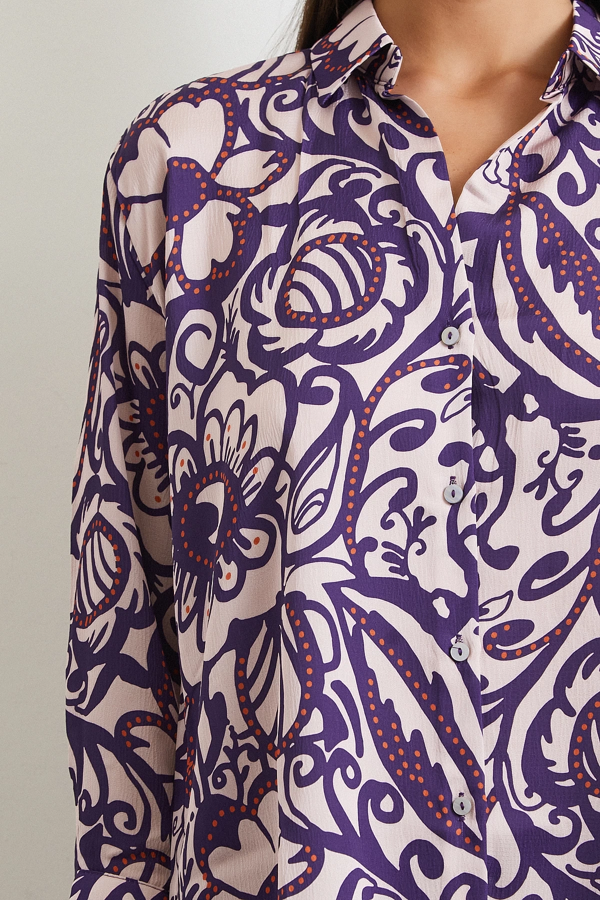 Çiçek Desenli Saten Gömlek Mor