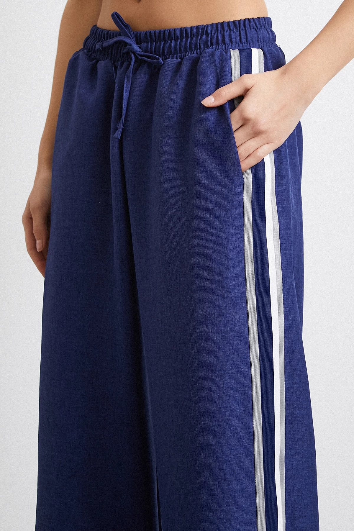 Beli Lastikli Çift Şeritli Pantolon Saks