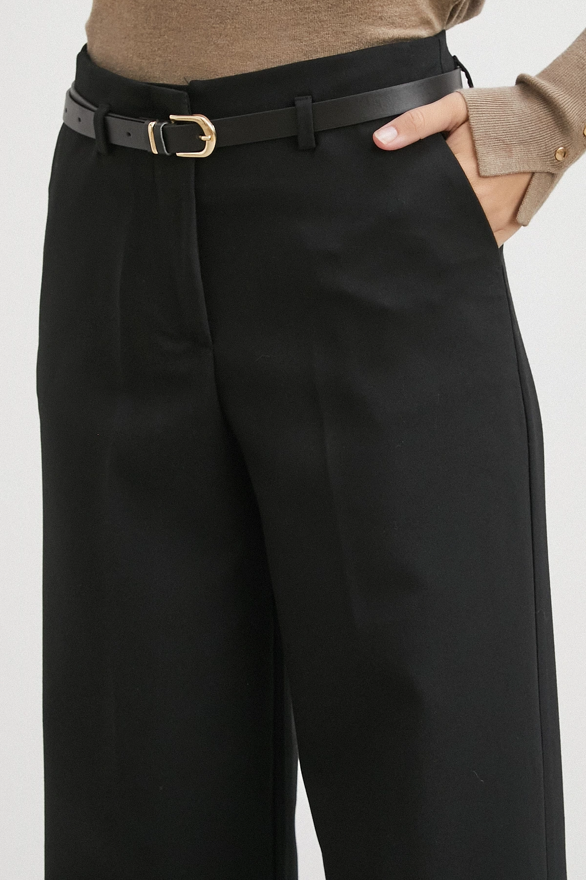 Yüksek Bel Paça Detaylı Kemerli Pantolon Siyah