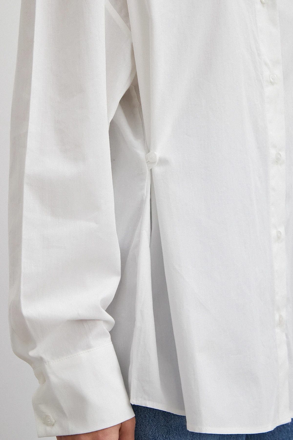 Düğme Detaylı Pamuklu Gömlek Beyaz