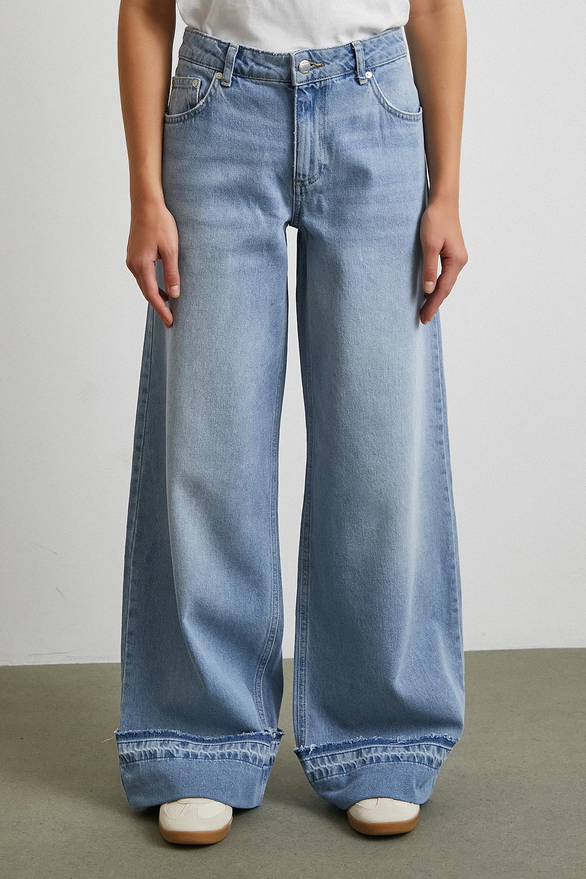 Paçası Katlamalı Geniş Paça Jean Buz Mavisi