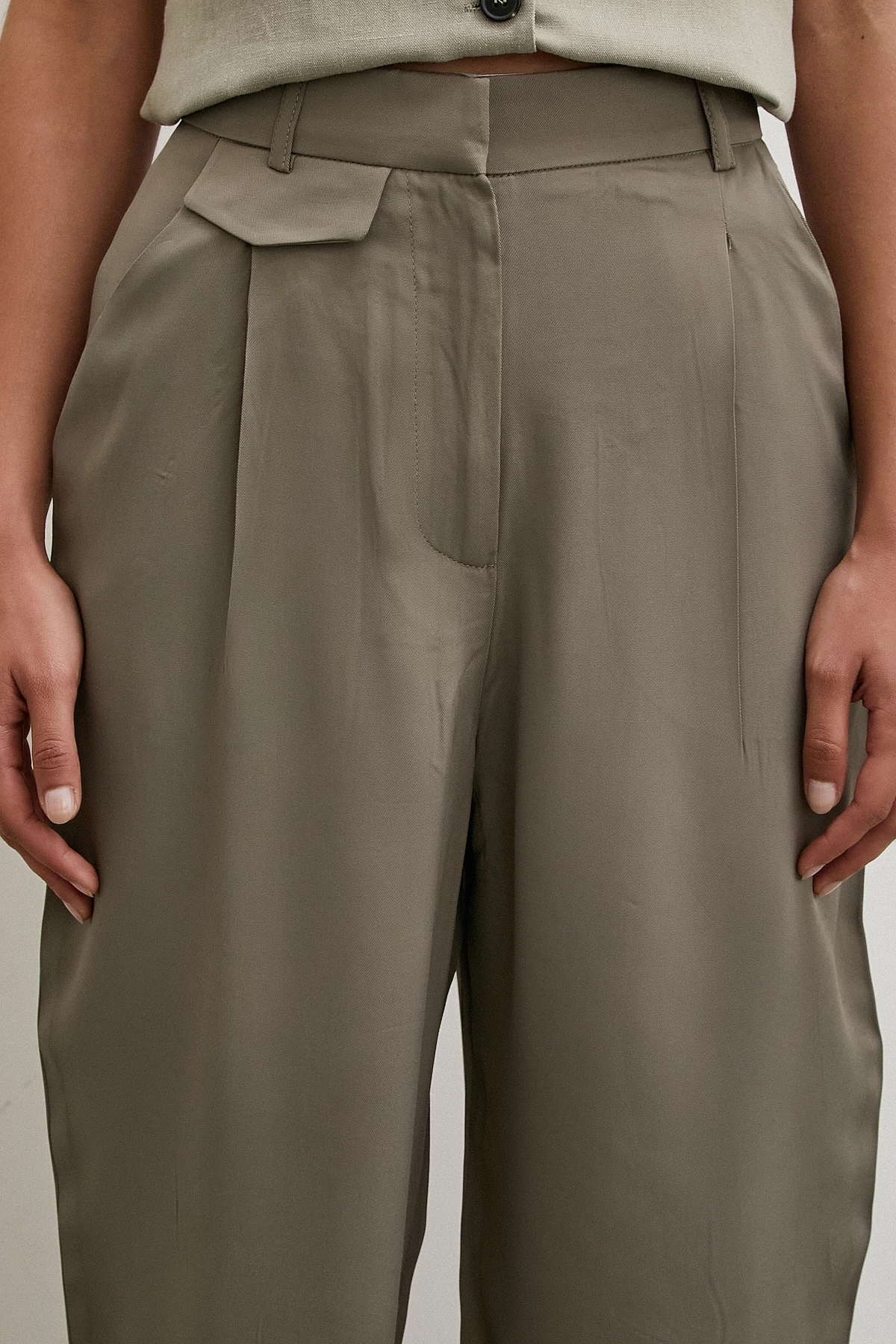 Kemer Detaylı Klasik Pantolon Haki