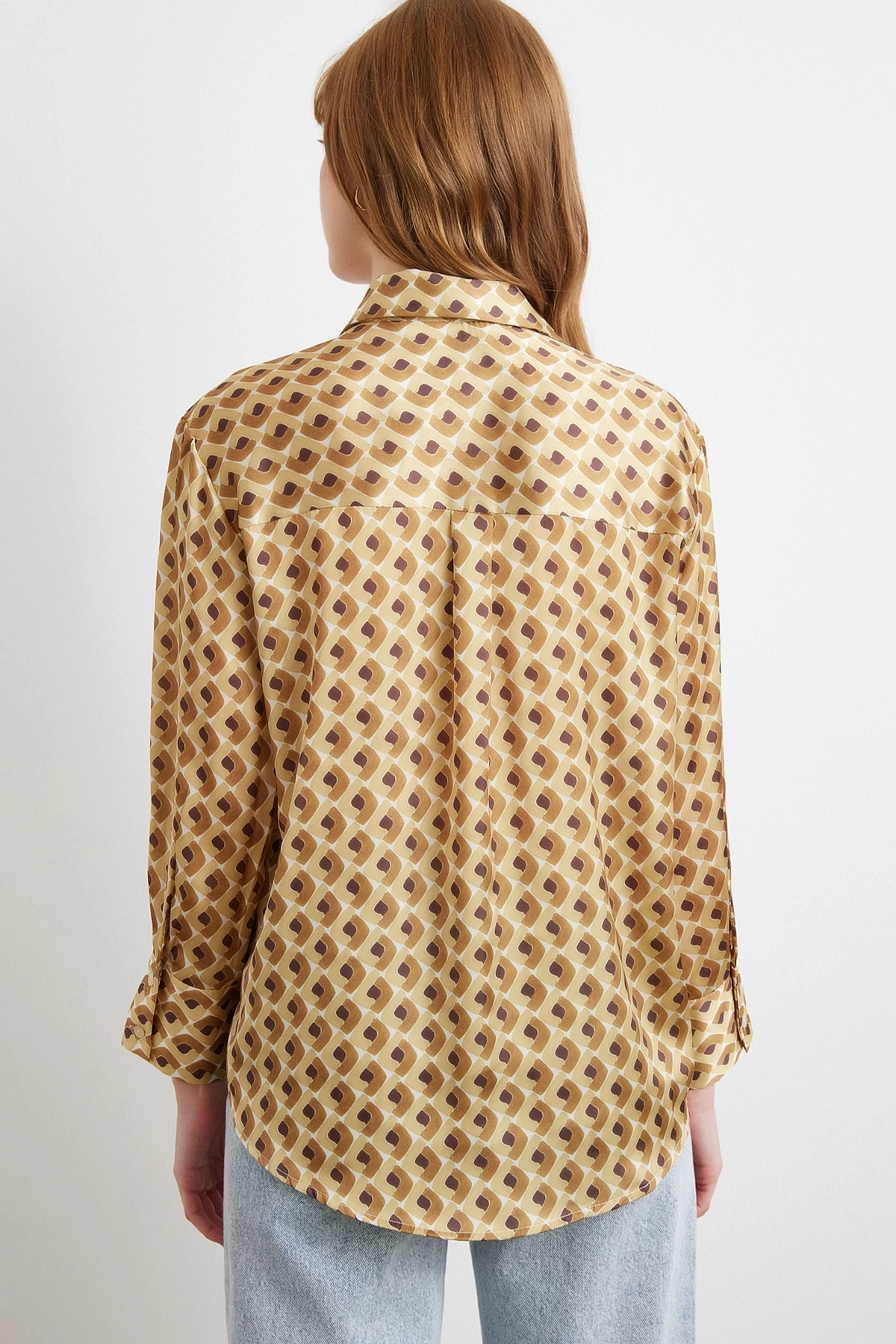 Geometrik Desenli Saten Gömlek Bej