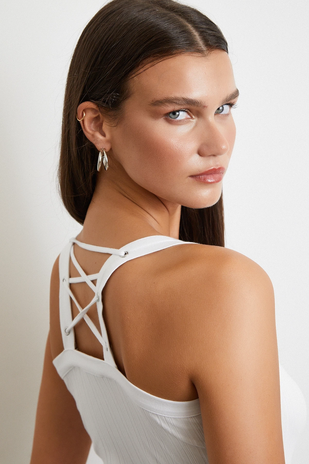 Arkası Çapraz Bağlamalı Top Beyaz